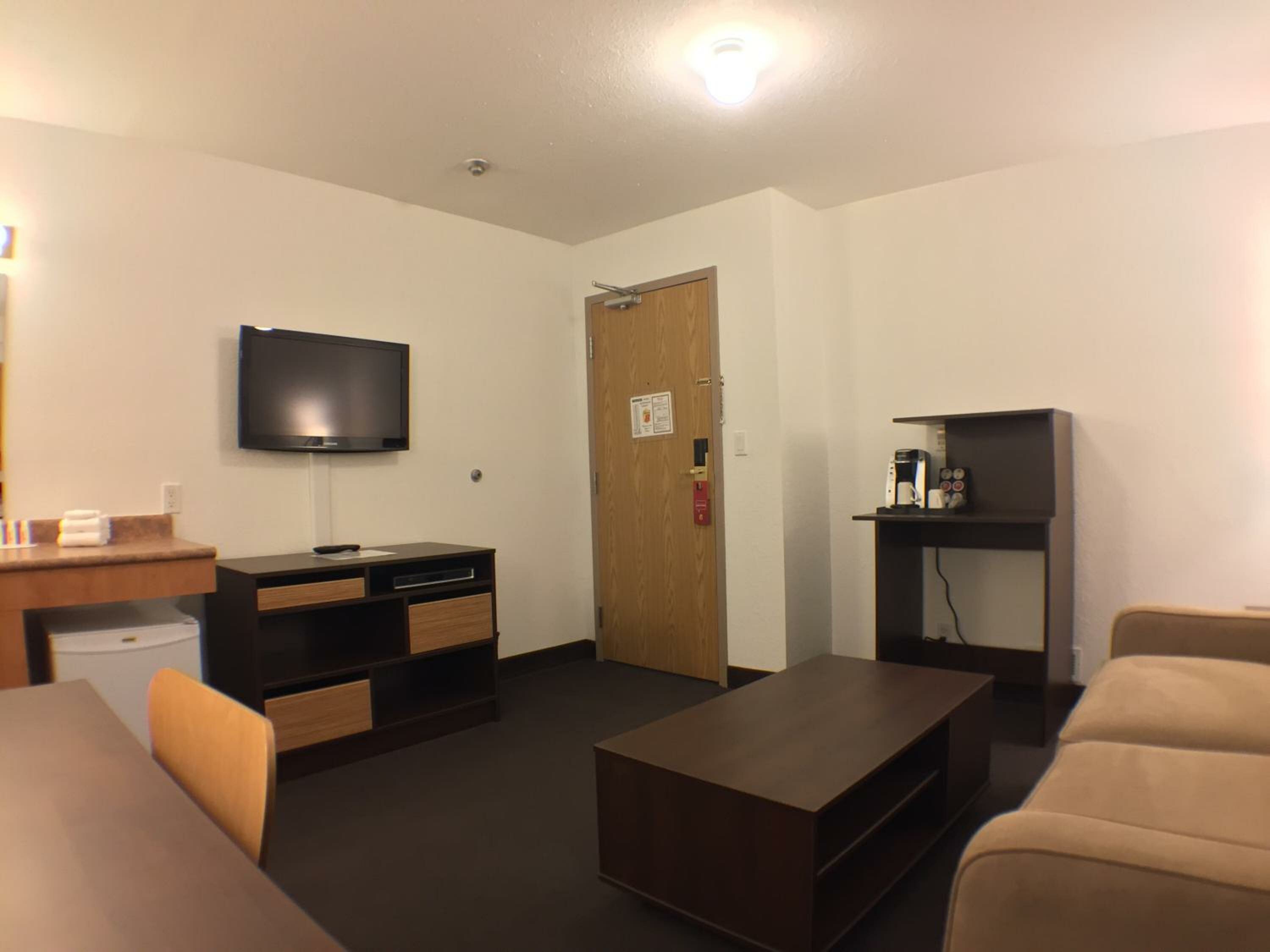 One-Bedroom King Suite - Non-Smoking