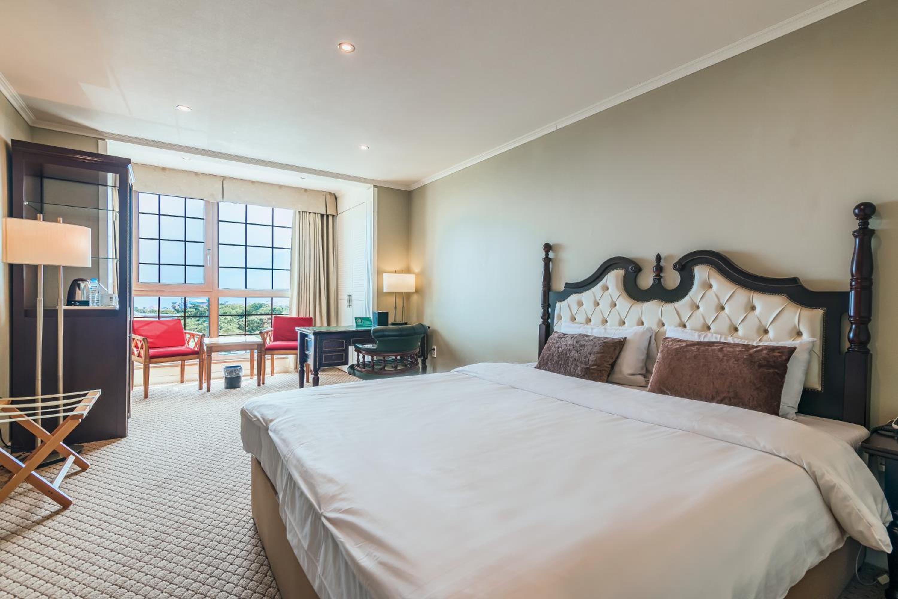 Standard King Room with Sea View