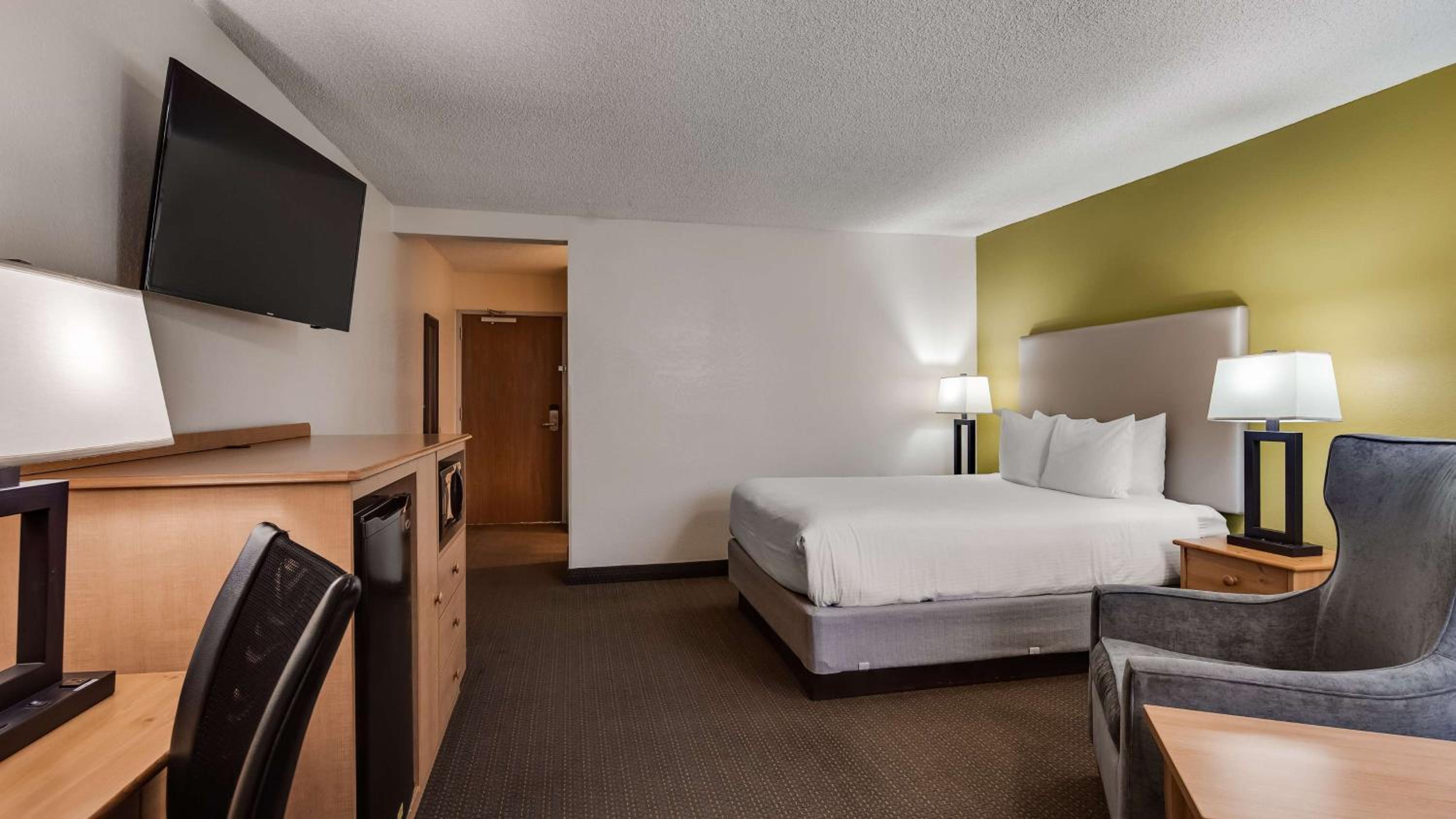 Queen Room - Disability Access Tub