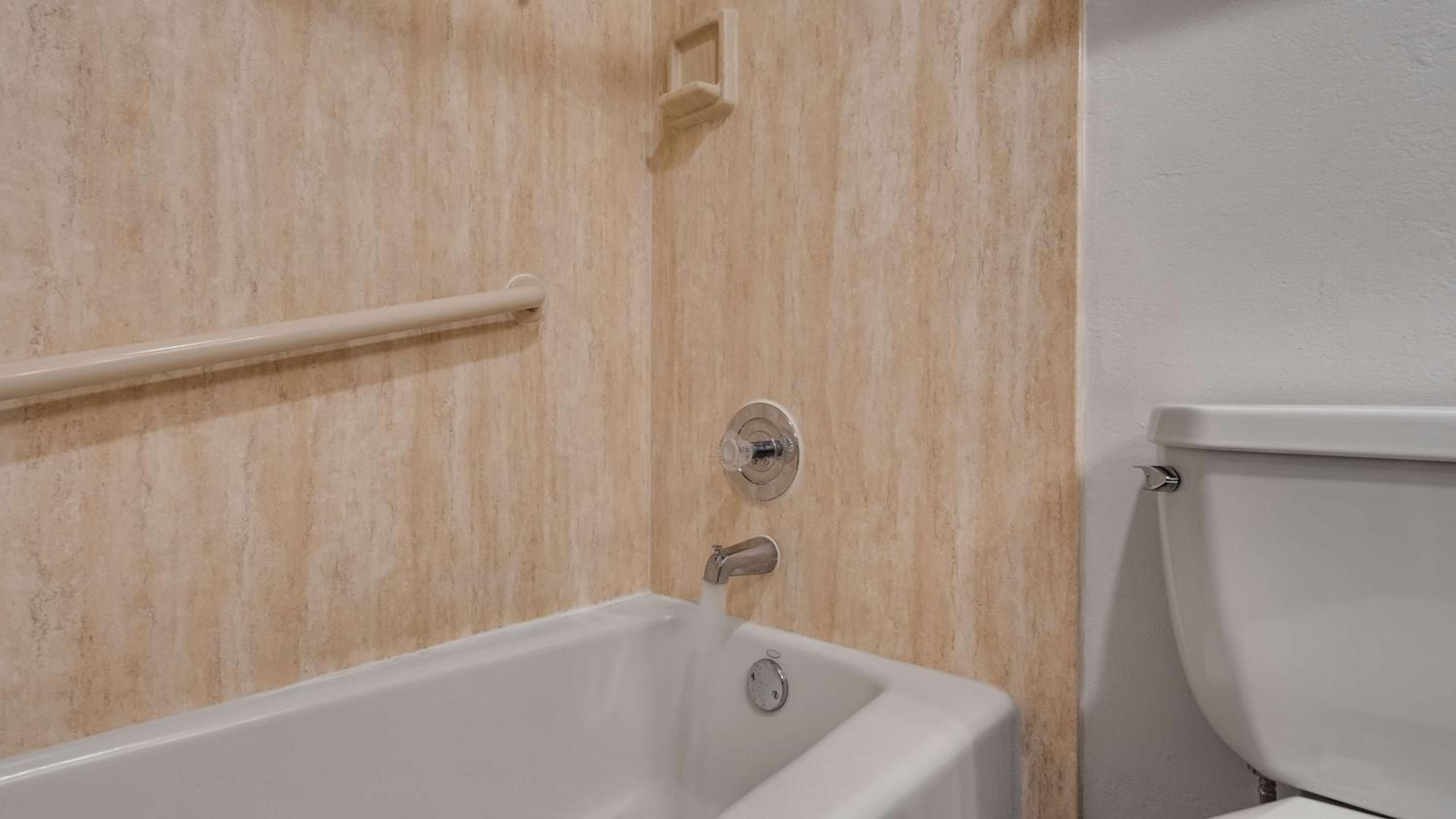 Queen Suite with Sofa Bed- Non-Smoking 