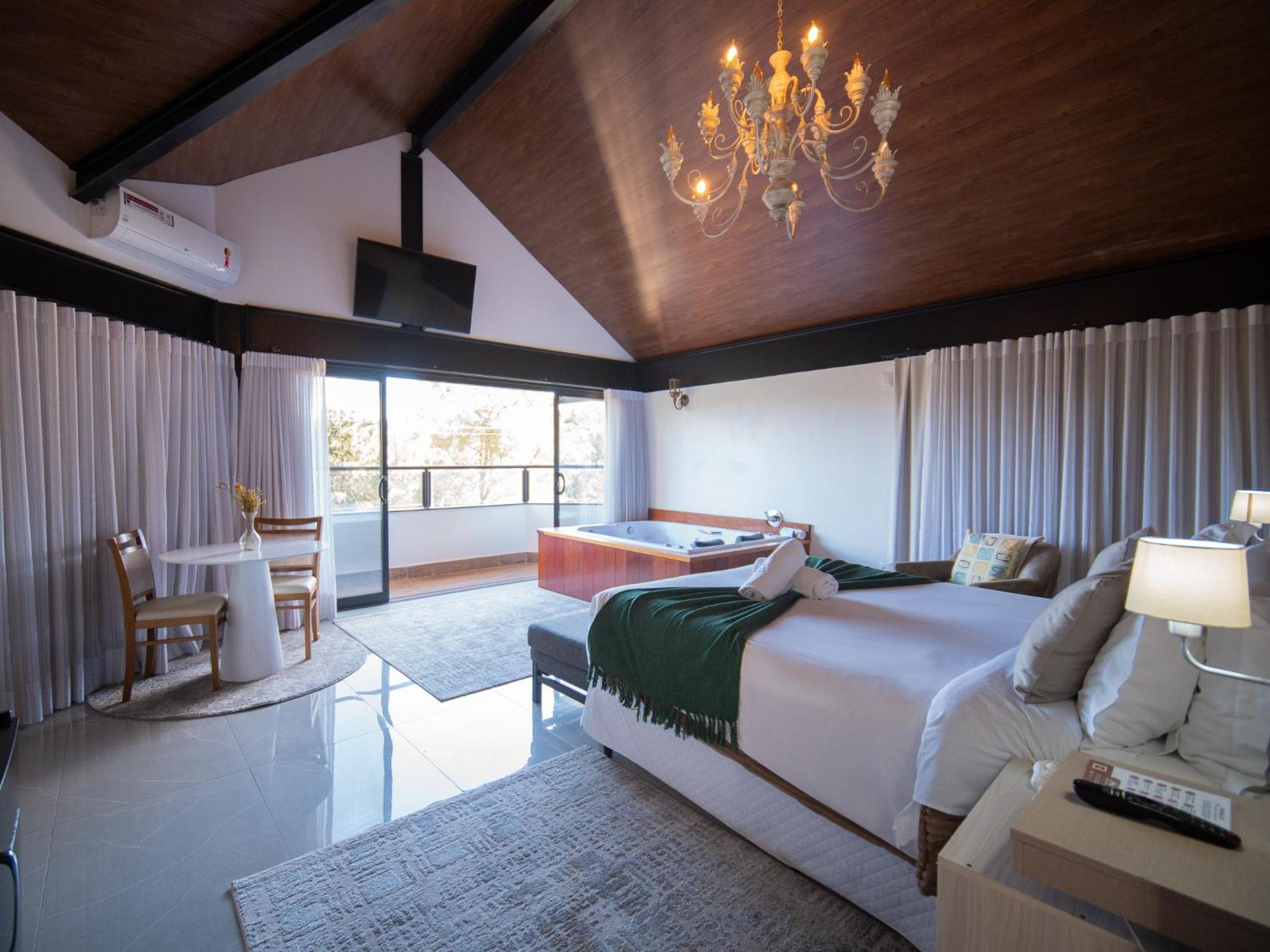 Premium Suite with Hydro and View