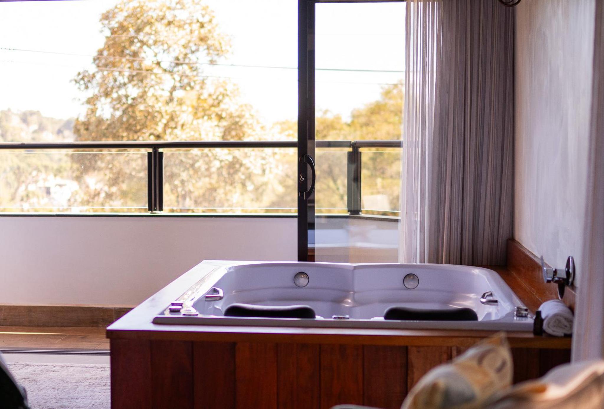 Premium Suite with Hydro and View