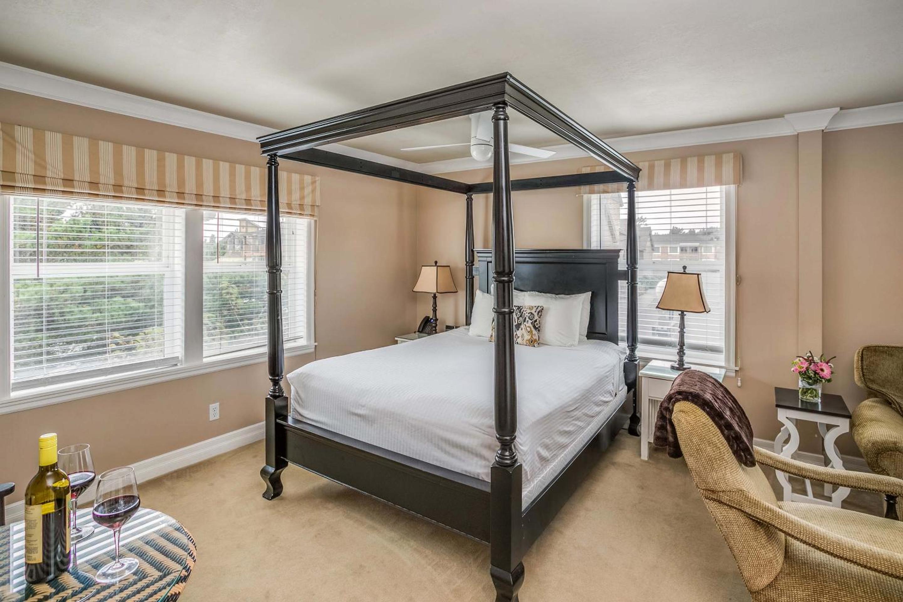 Cannon Beach Hotel - Deluxe Room (No Pets, No Kids)