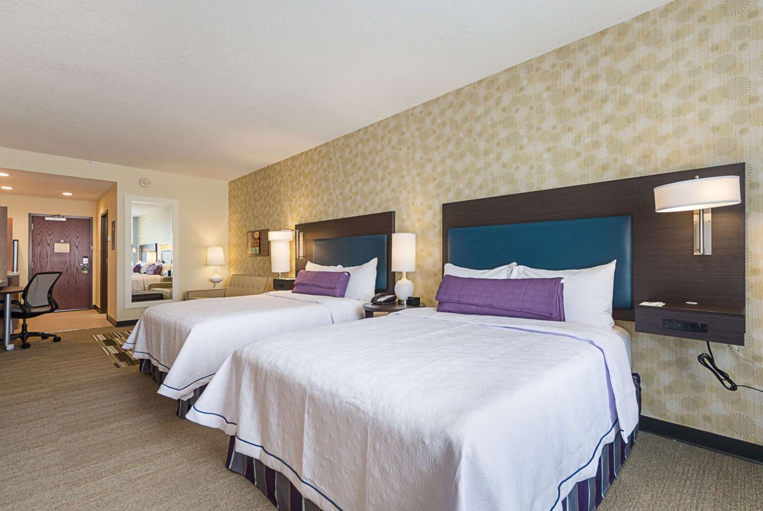 Queen Studio with Two Queen Beds - Non-Smoking
