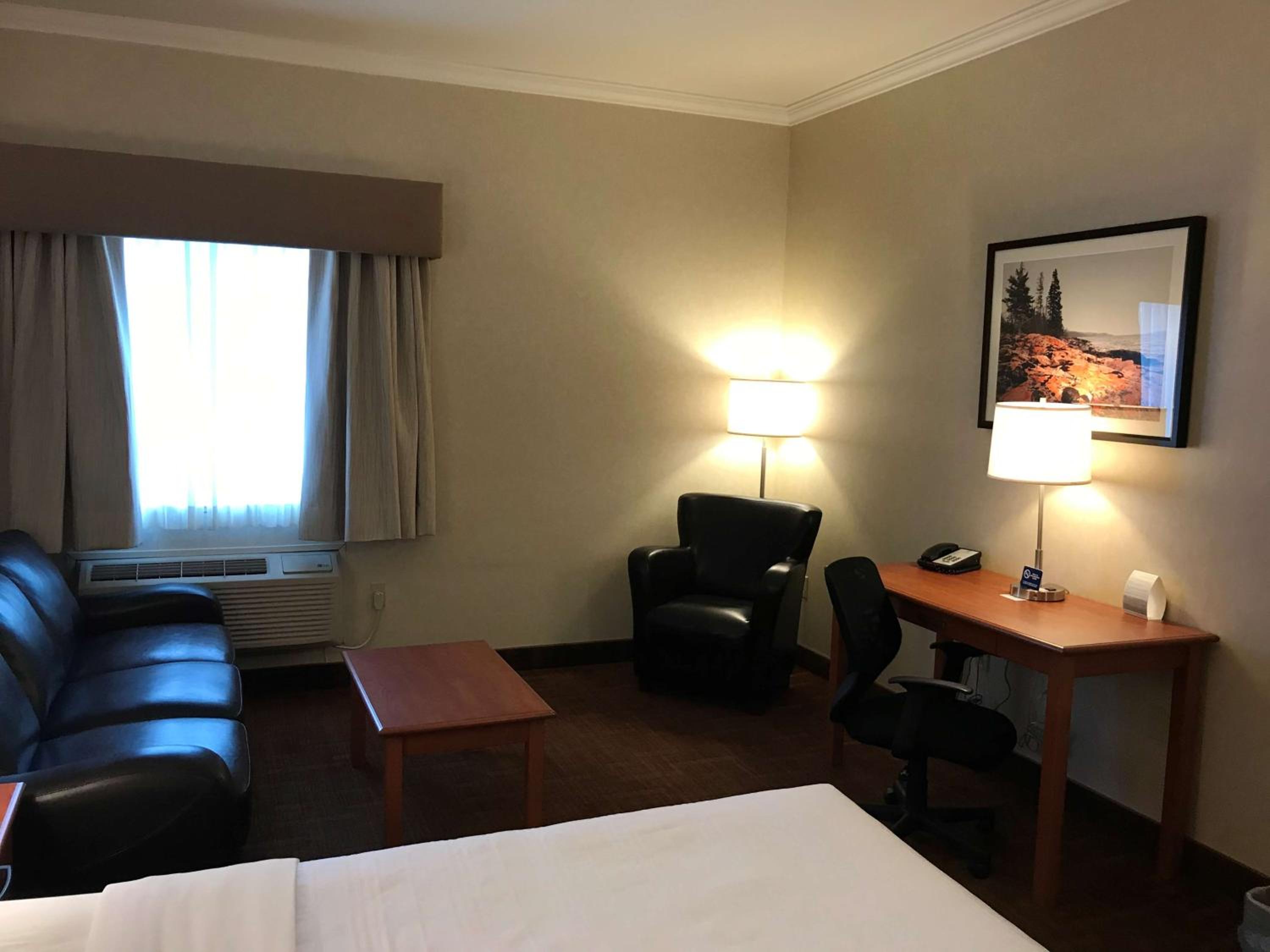 Queen Room with Sofa Bed - Non-Smoking