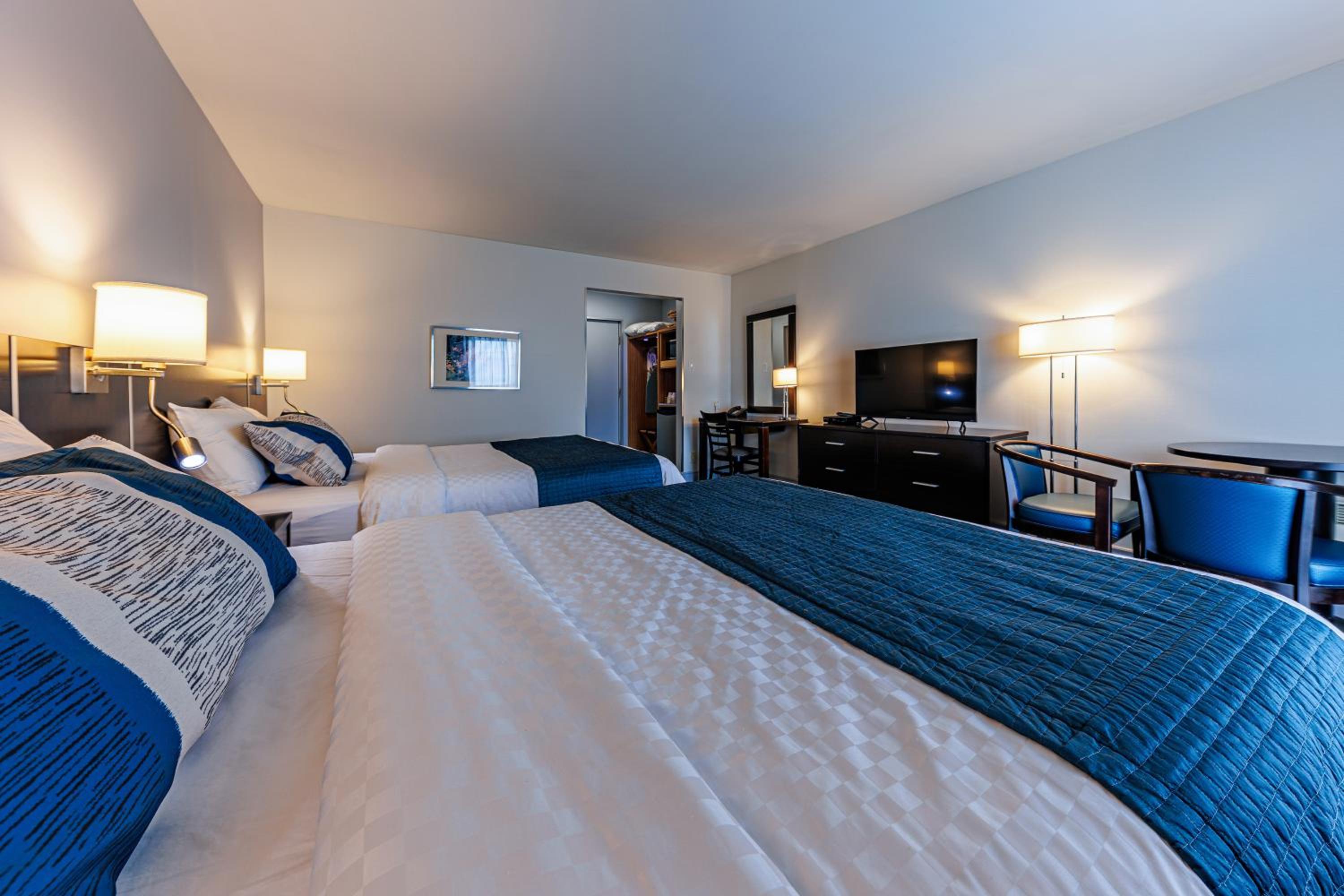 Superior Queen Room with Two Beds