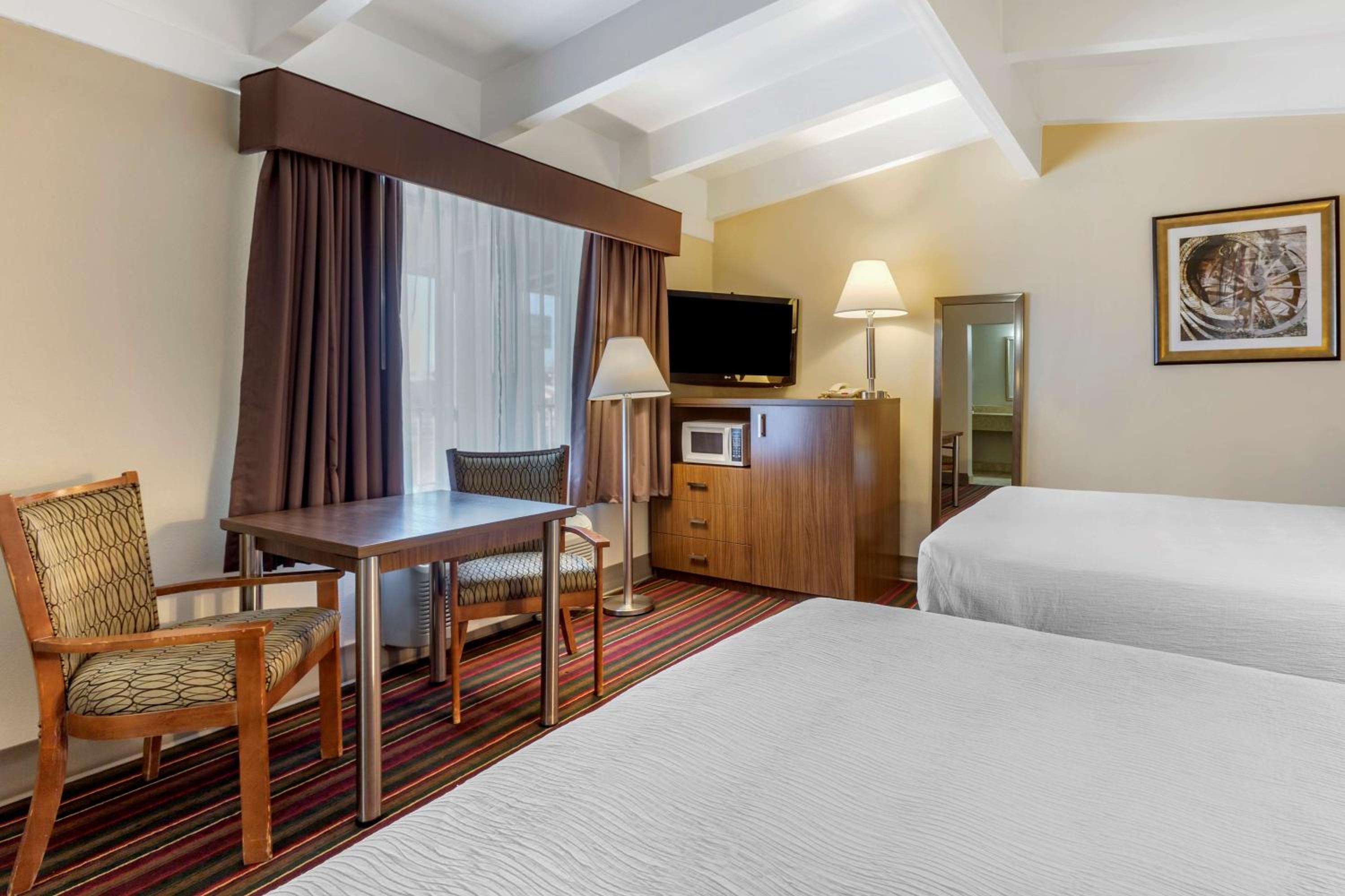 Double Room with Two Double Beds - Non-Smoking