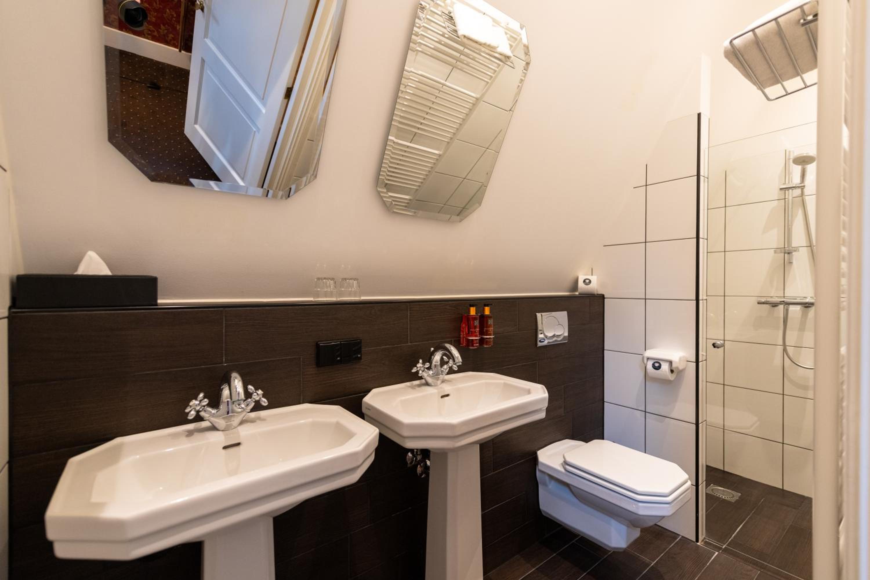 Small Deluxe Double Room