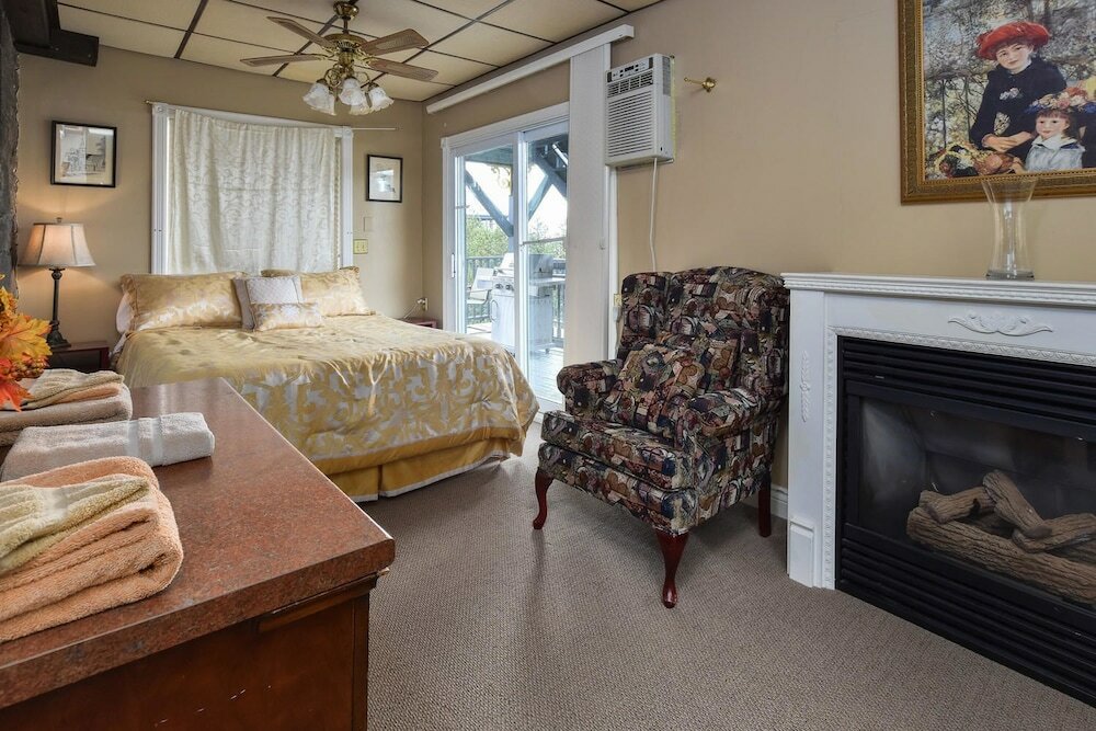 Suite 200: The Senators Suite