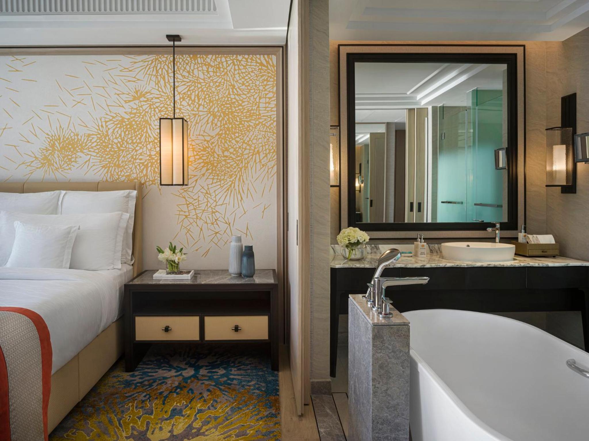 Premium King Room with Ocean View and Club Lounge Access