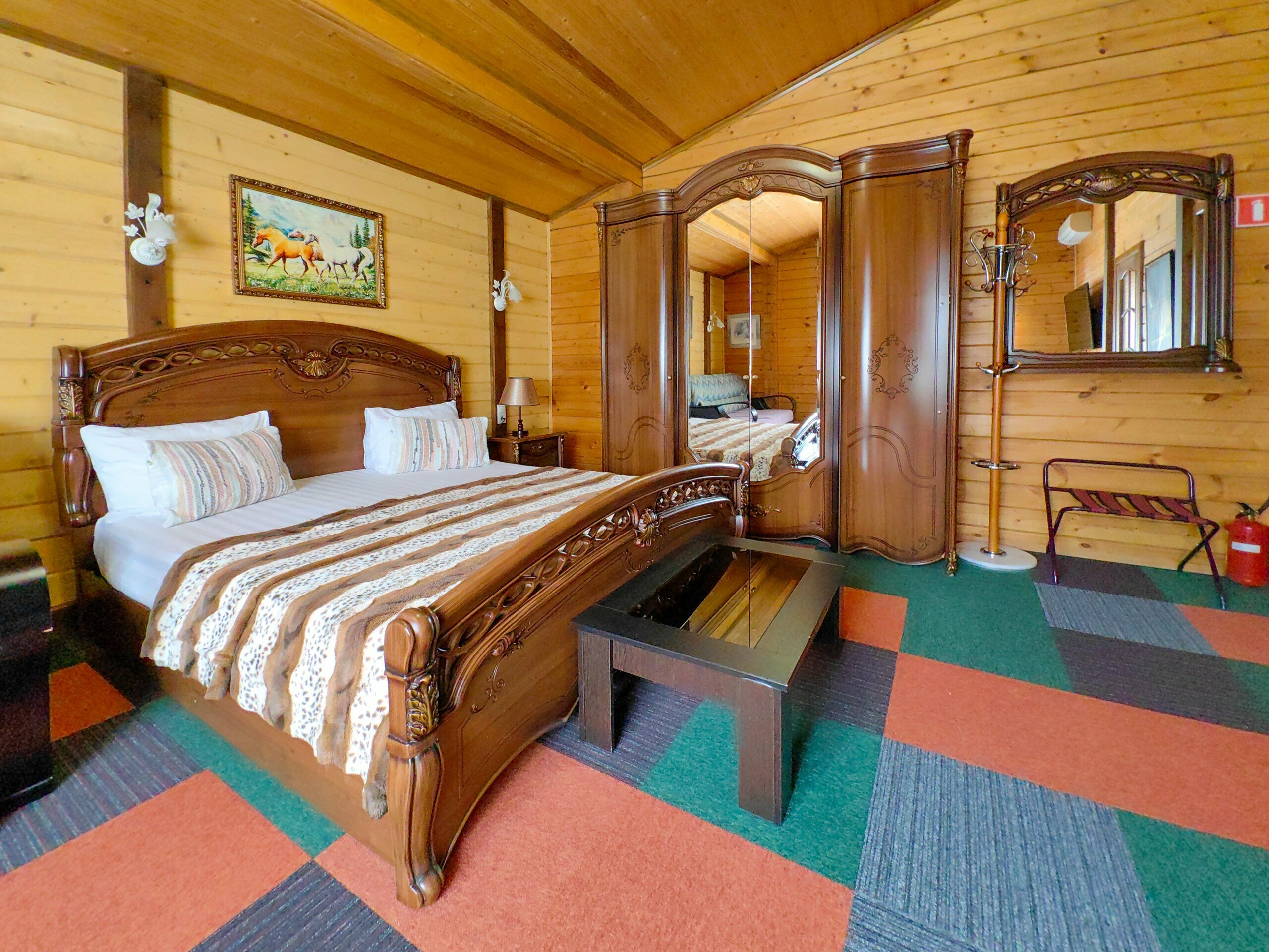 Семейная комната с видом на горы