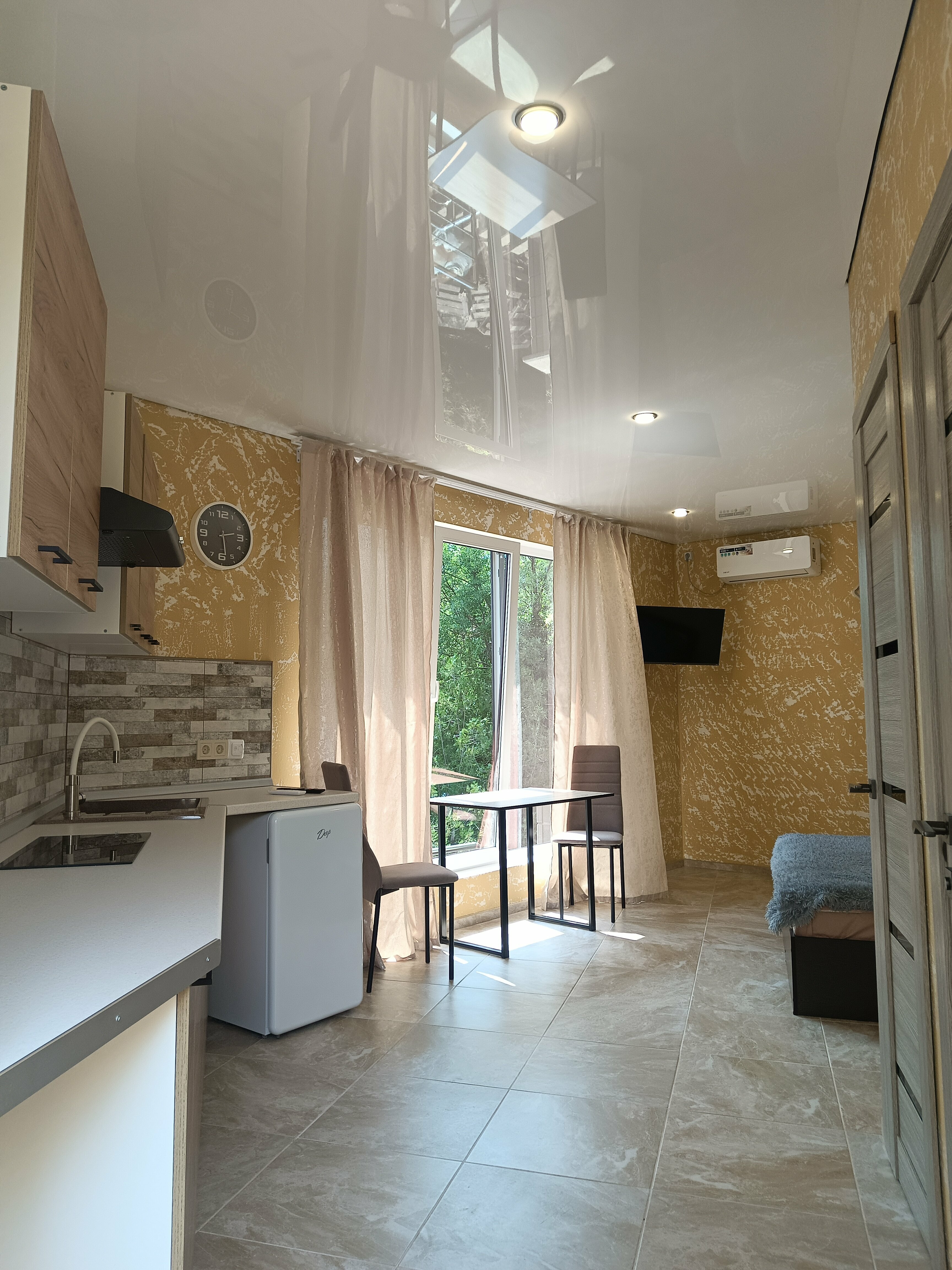 Домик-студия семейный с видом на море