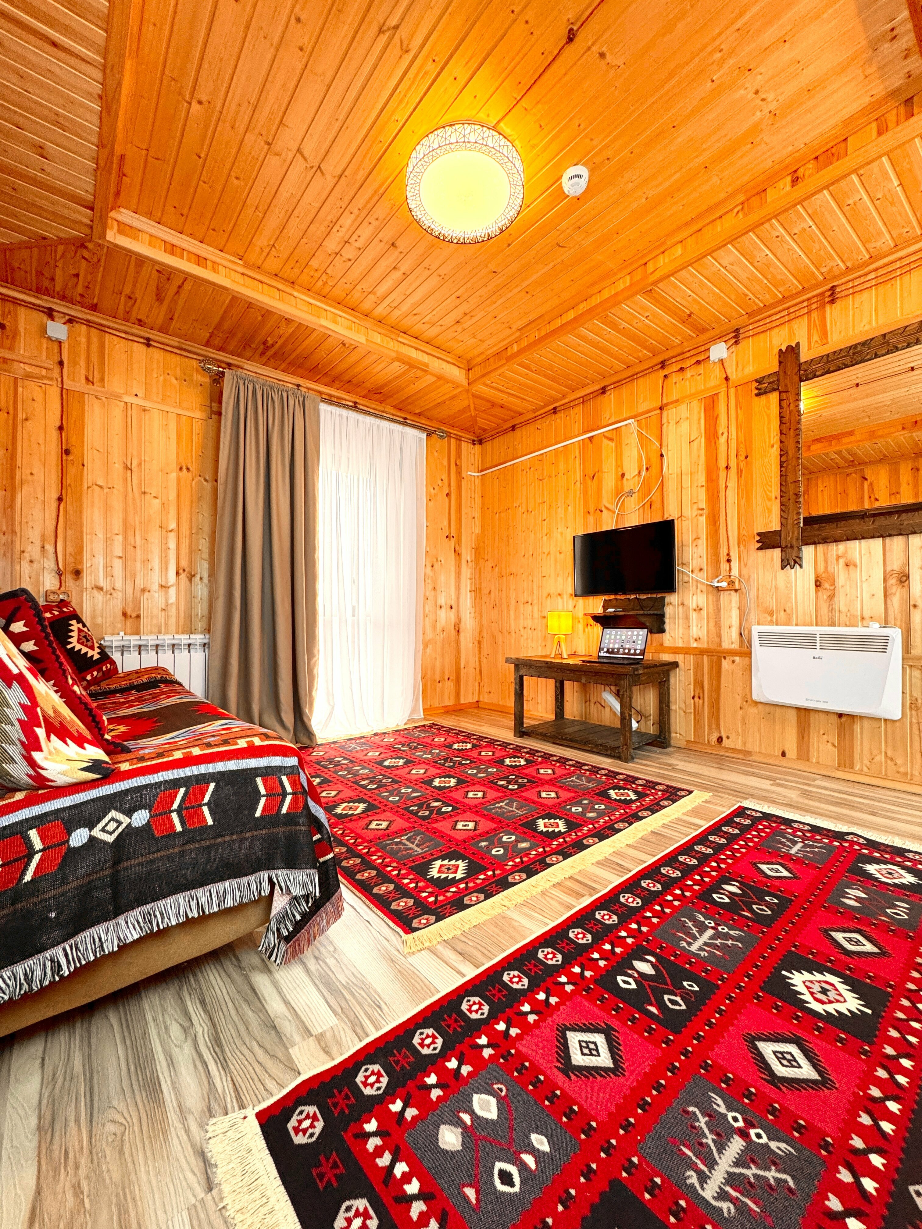 Трехкомнатный улучшенный стандарт с видом на горы | без балкона | 2 этаж