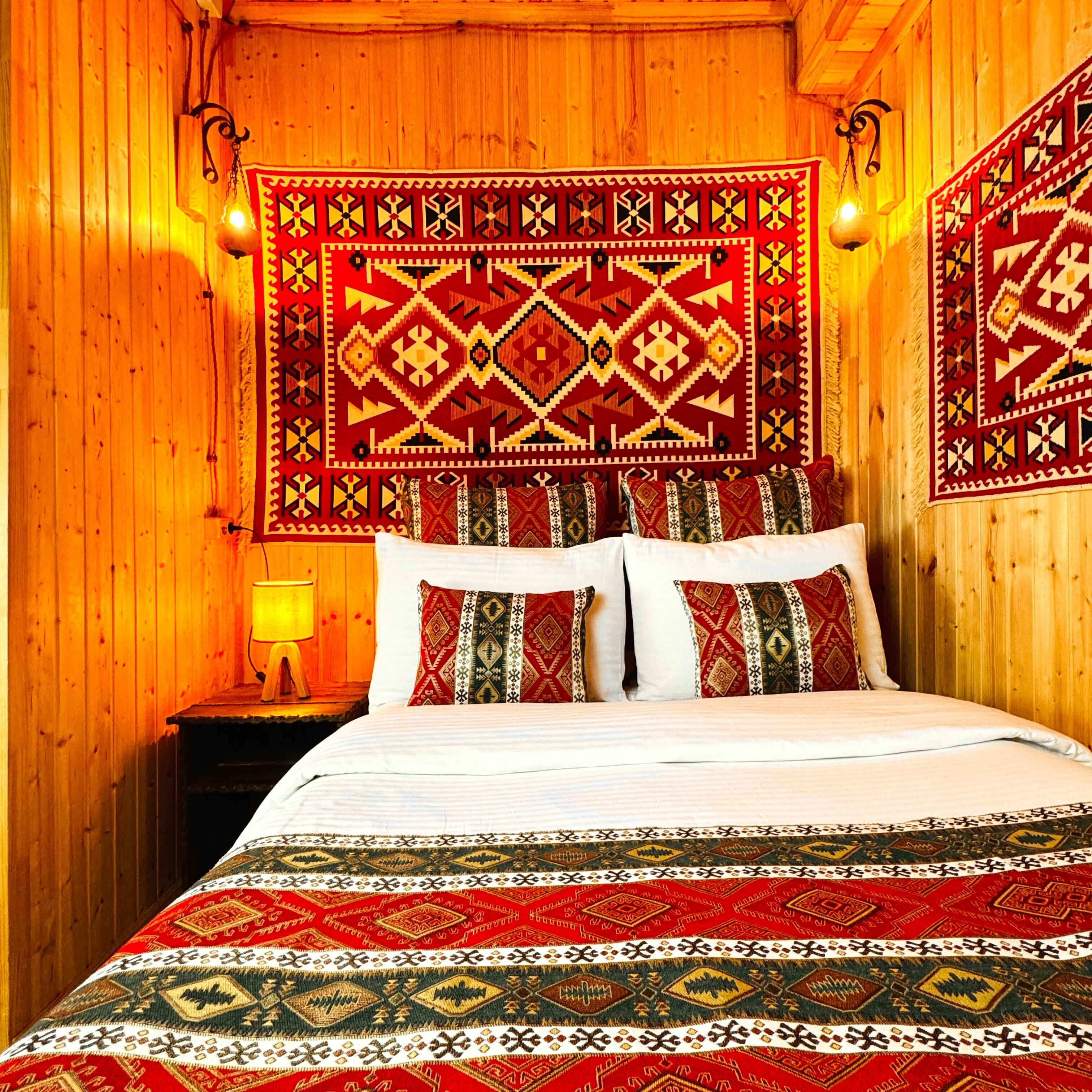 Трехкомнатный улучшенный стандарт с видом на горы | без балкона | 2 этаж