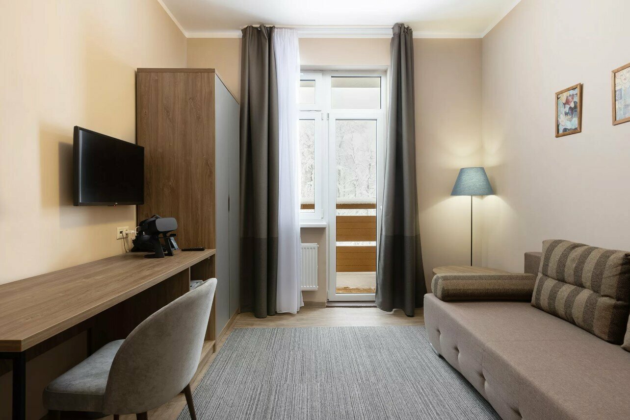 2-комнатный семейный номер с балконом и видом на горы