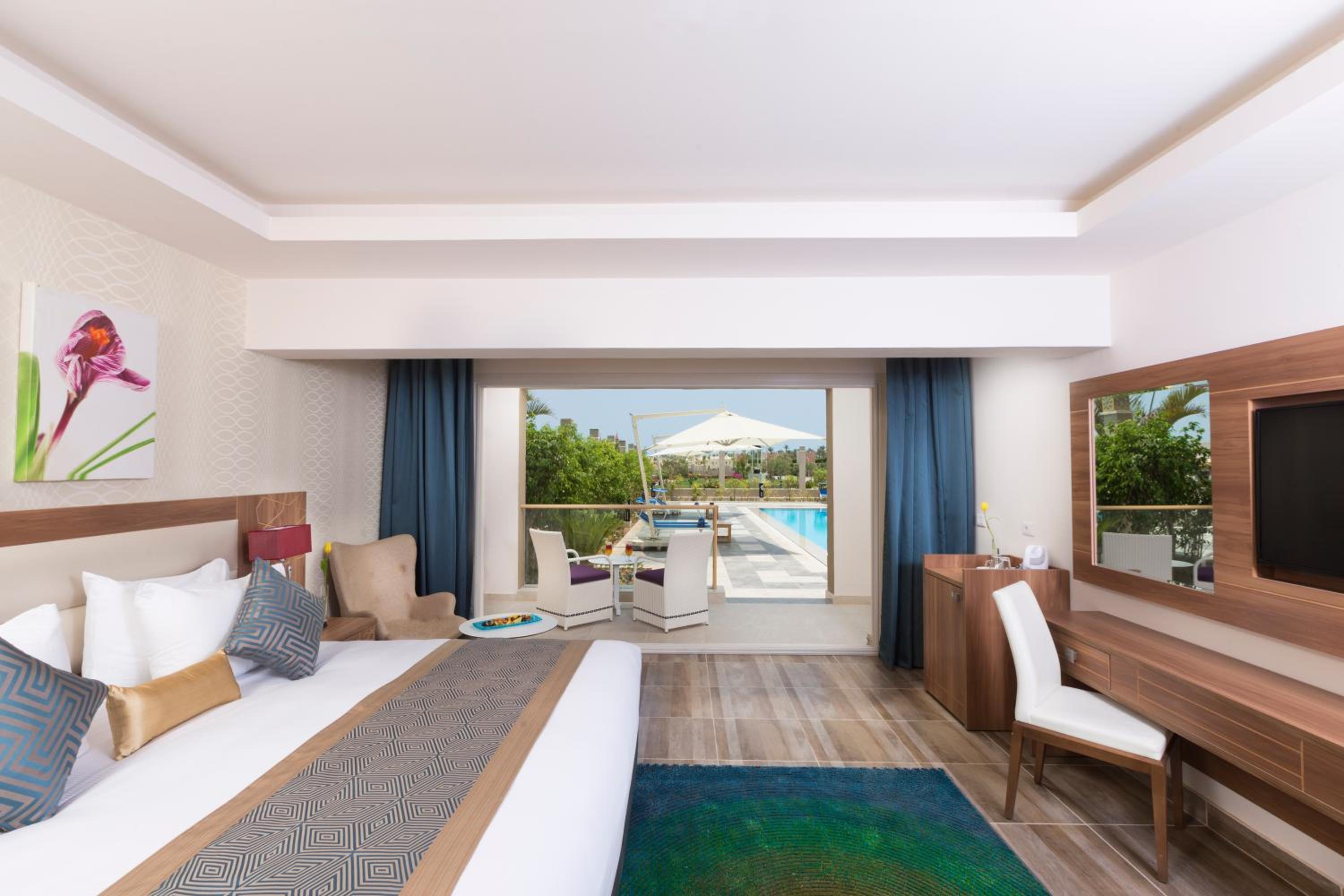 King Suite with Pool View