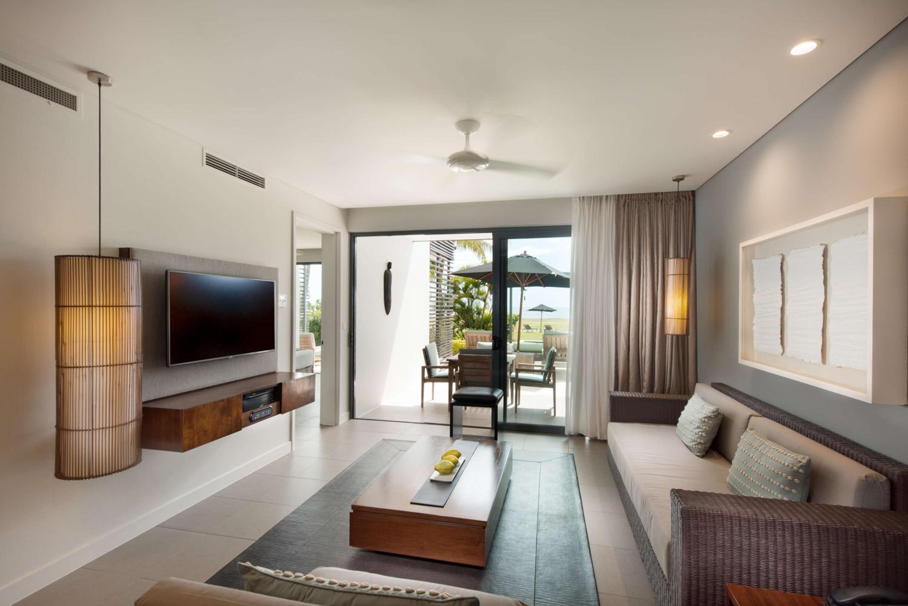 Deluxe One-Bedroom Suite - Beach Front