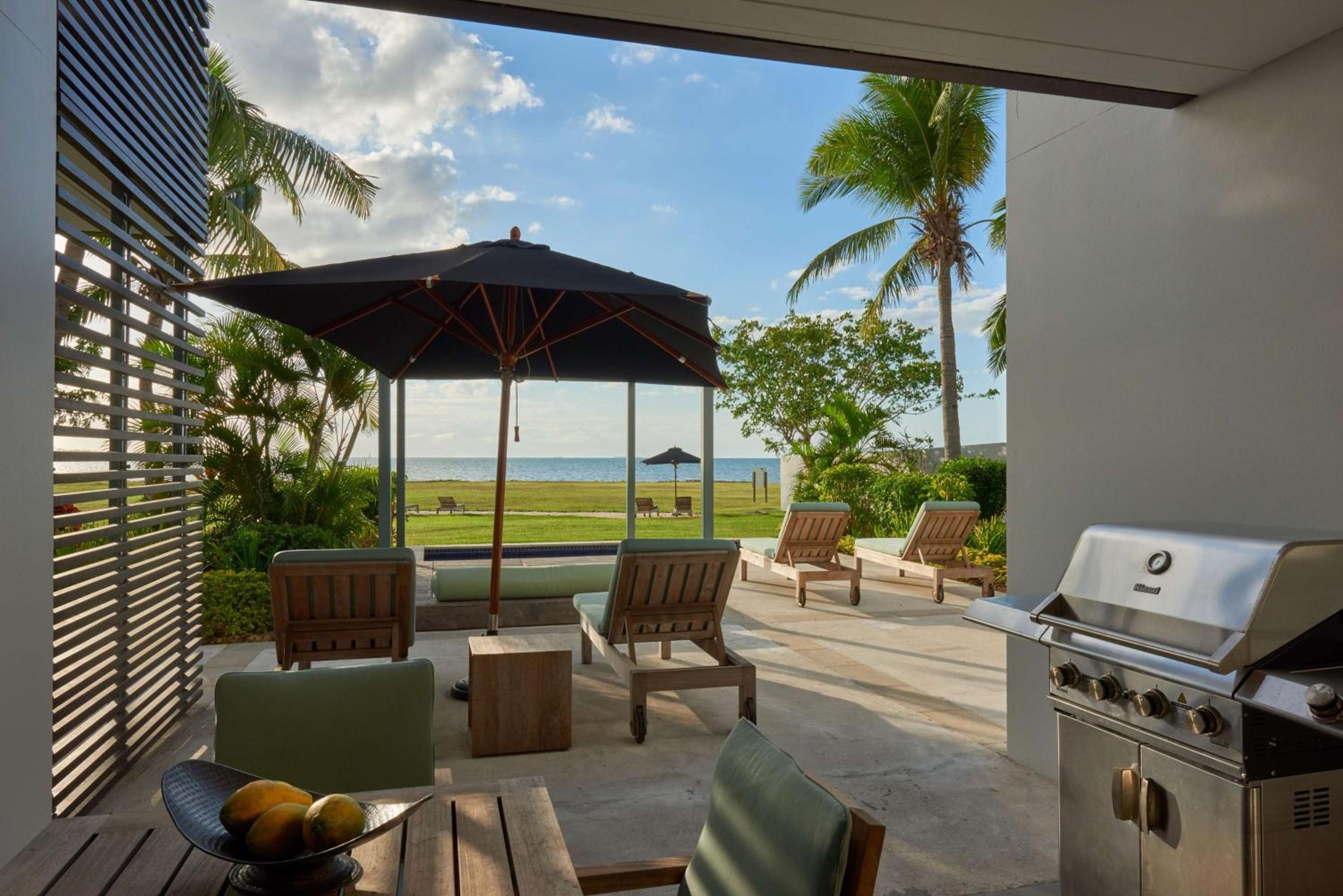 Deluxe One-Bedroom Suite - Beach Front
