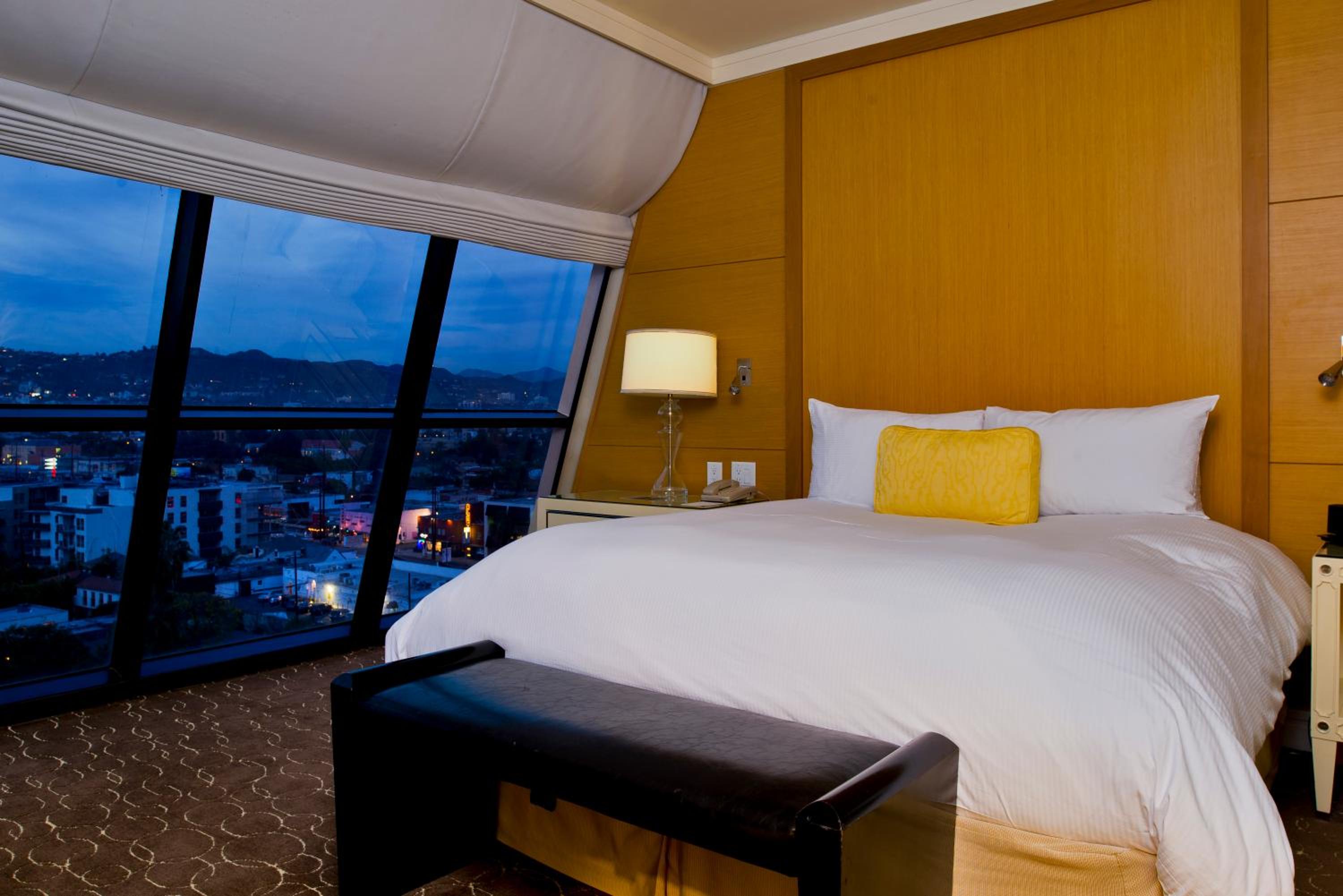 Presidential King Suite Hills View