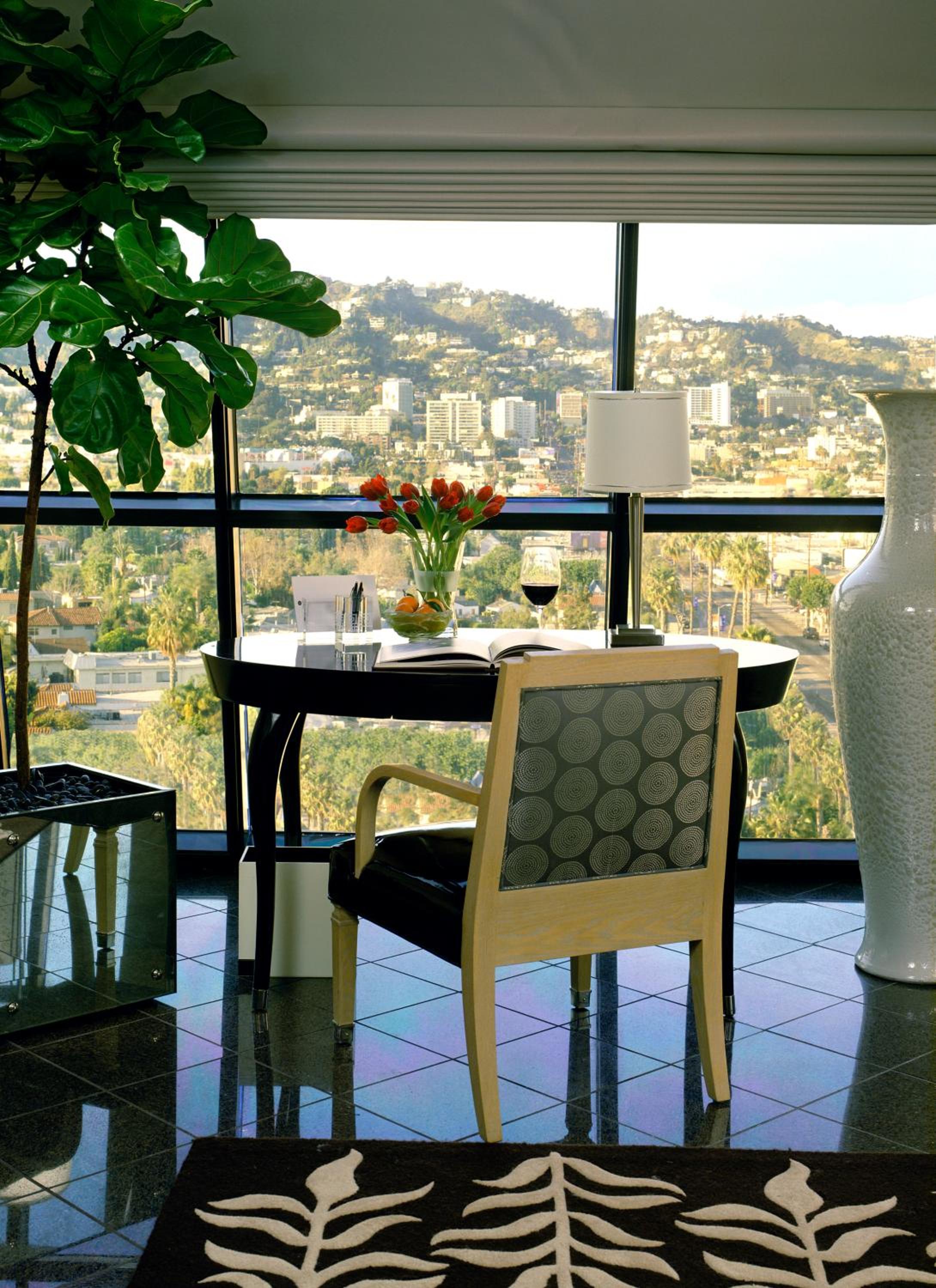 Presidential King Suite Hills View