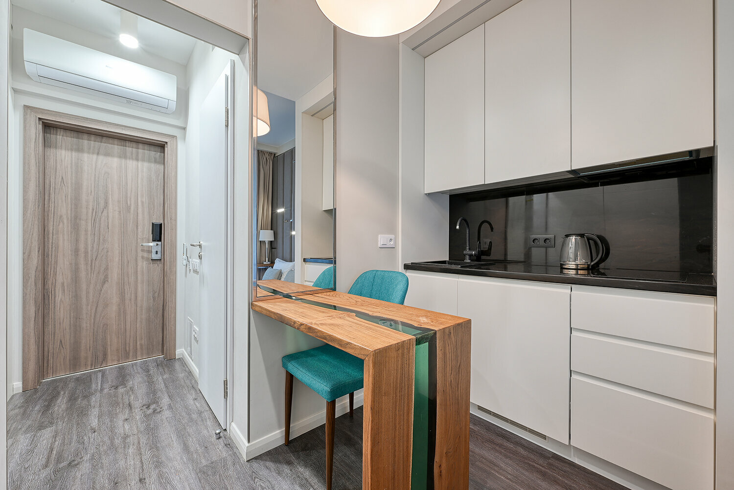 Студия с боковым видом 215