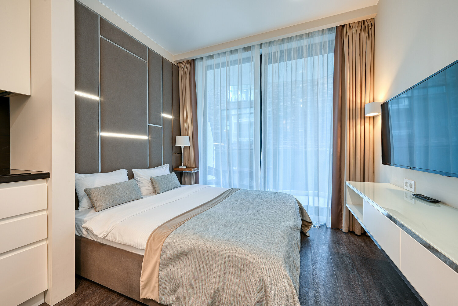 Студия с боковым видом 215