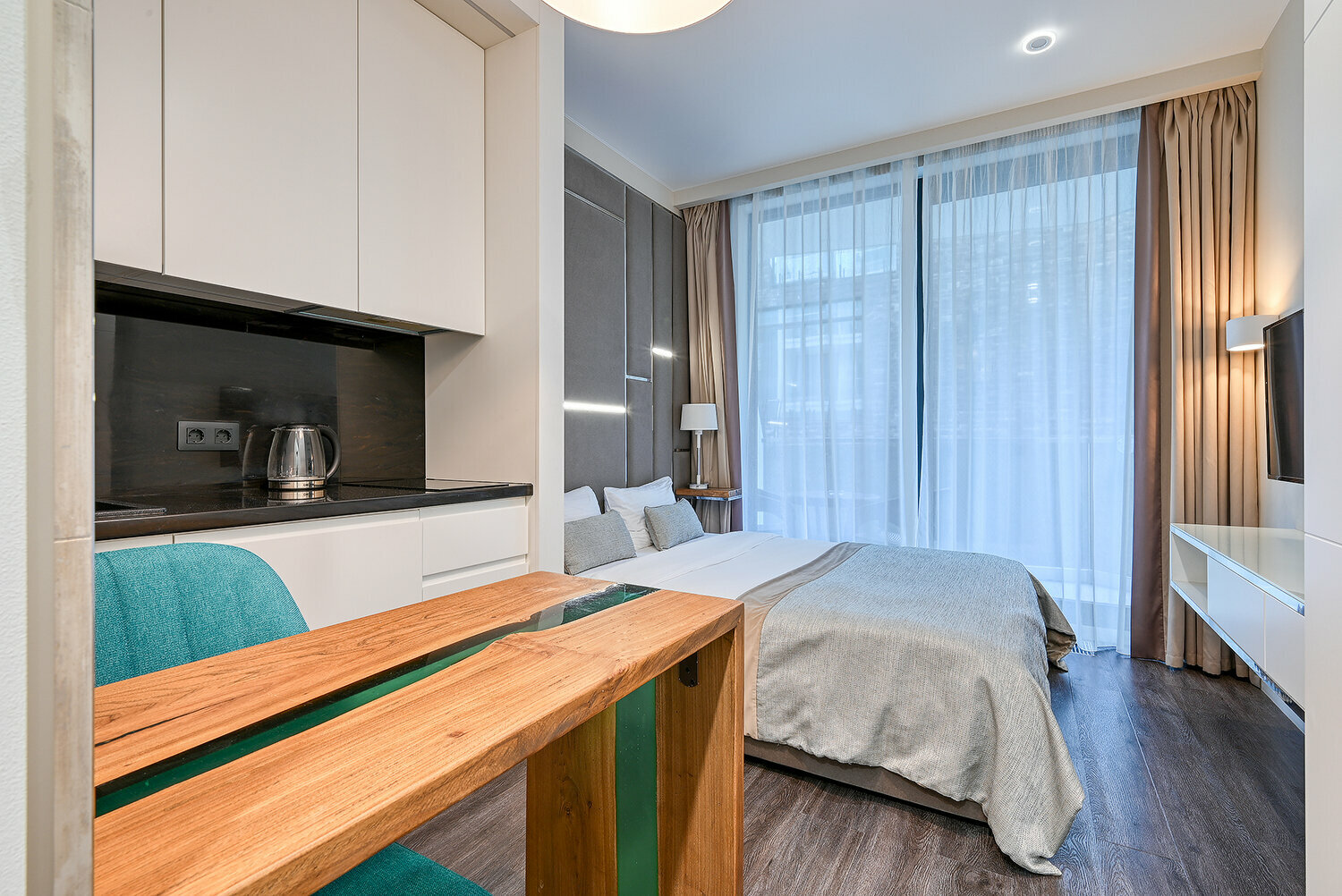 Студия с боковым видом 215