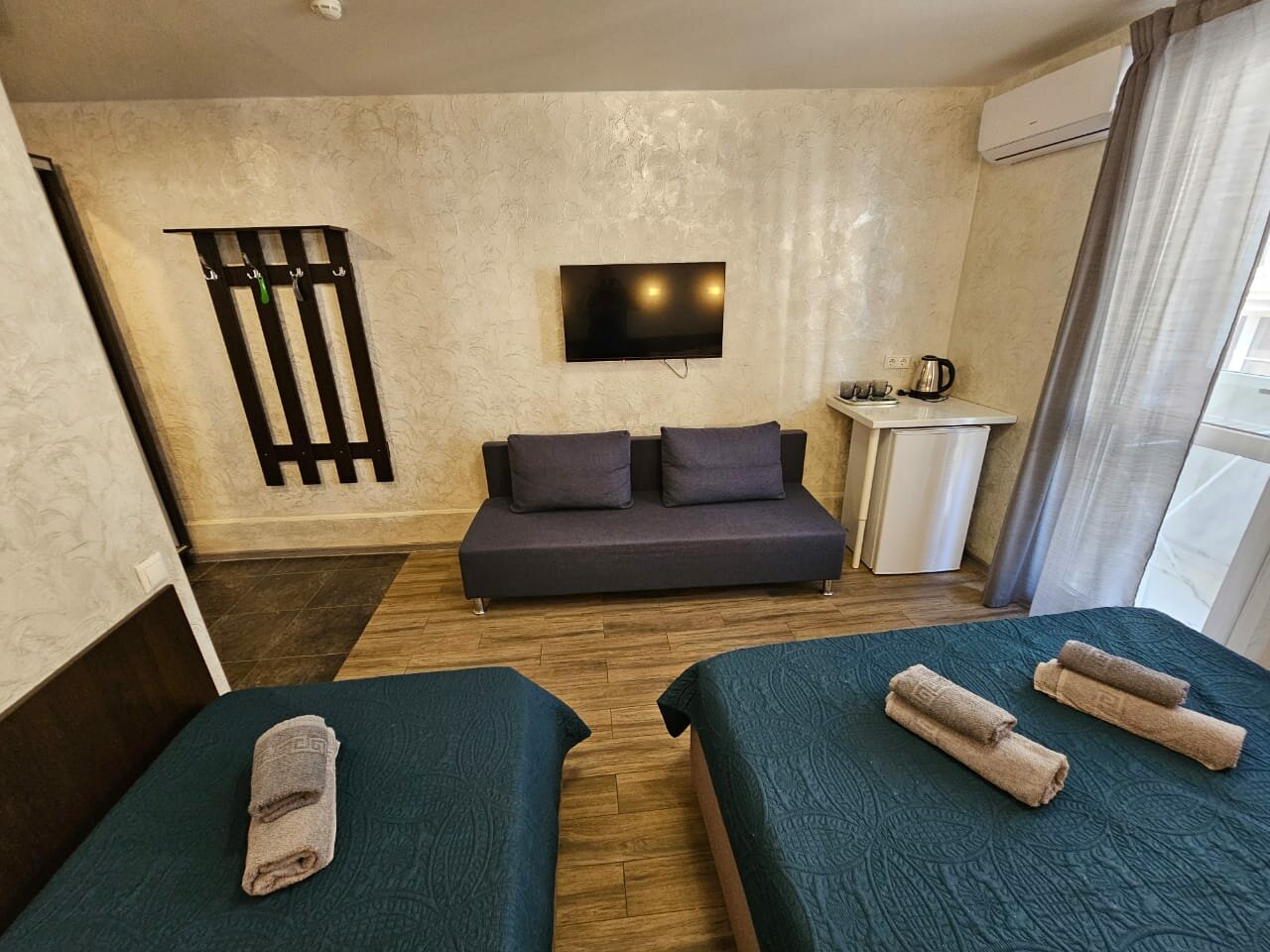 Трехместный номер с балконом