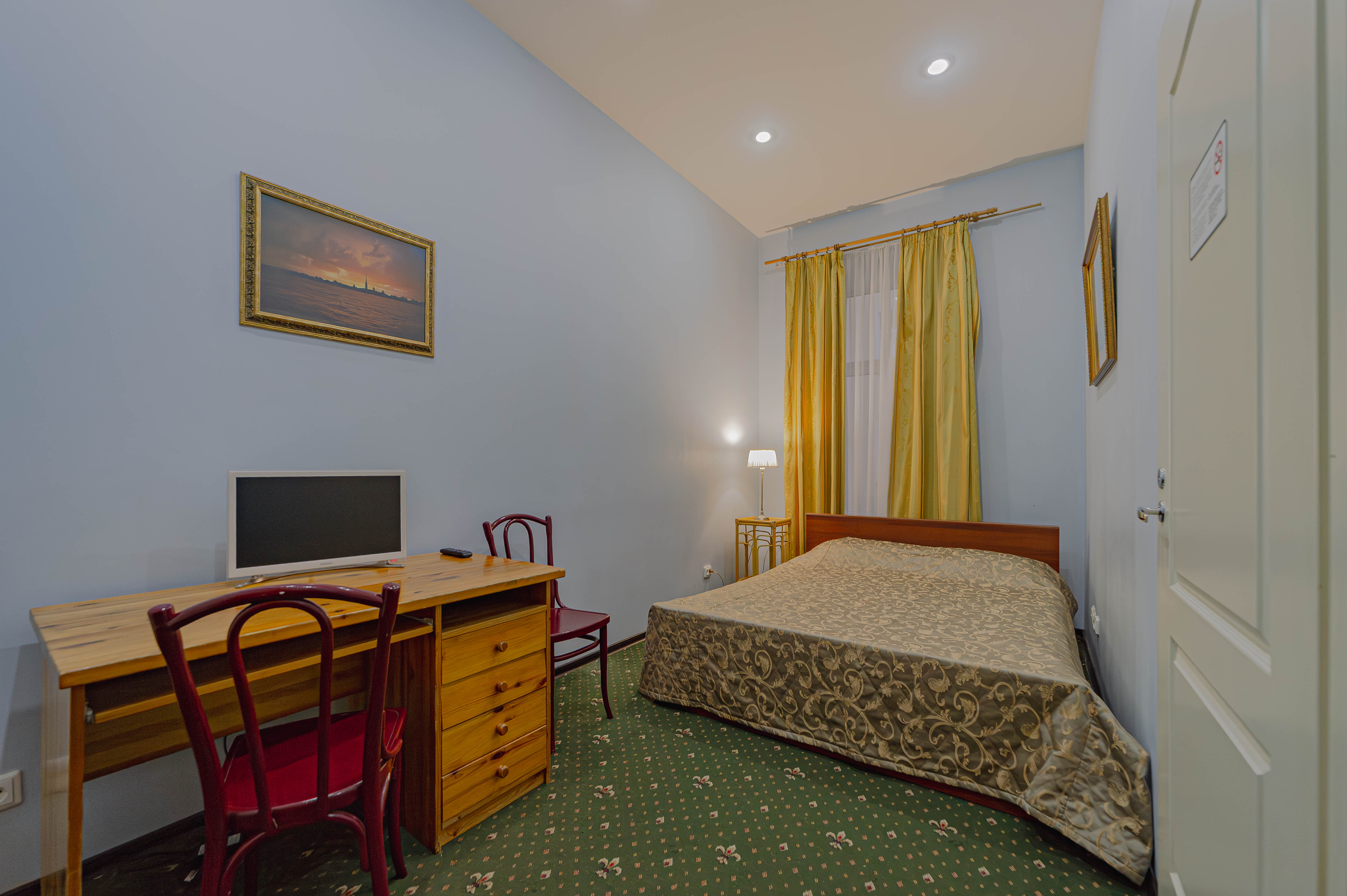 2-местная комната со своим санузлом и видом во двор