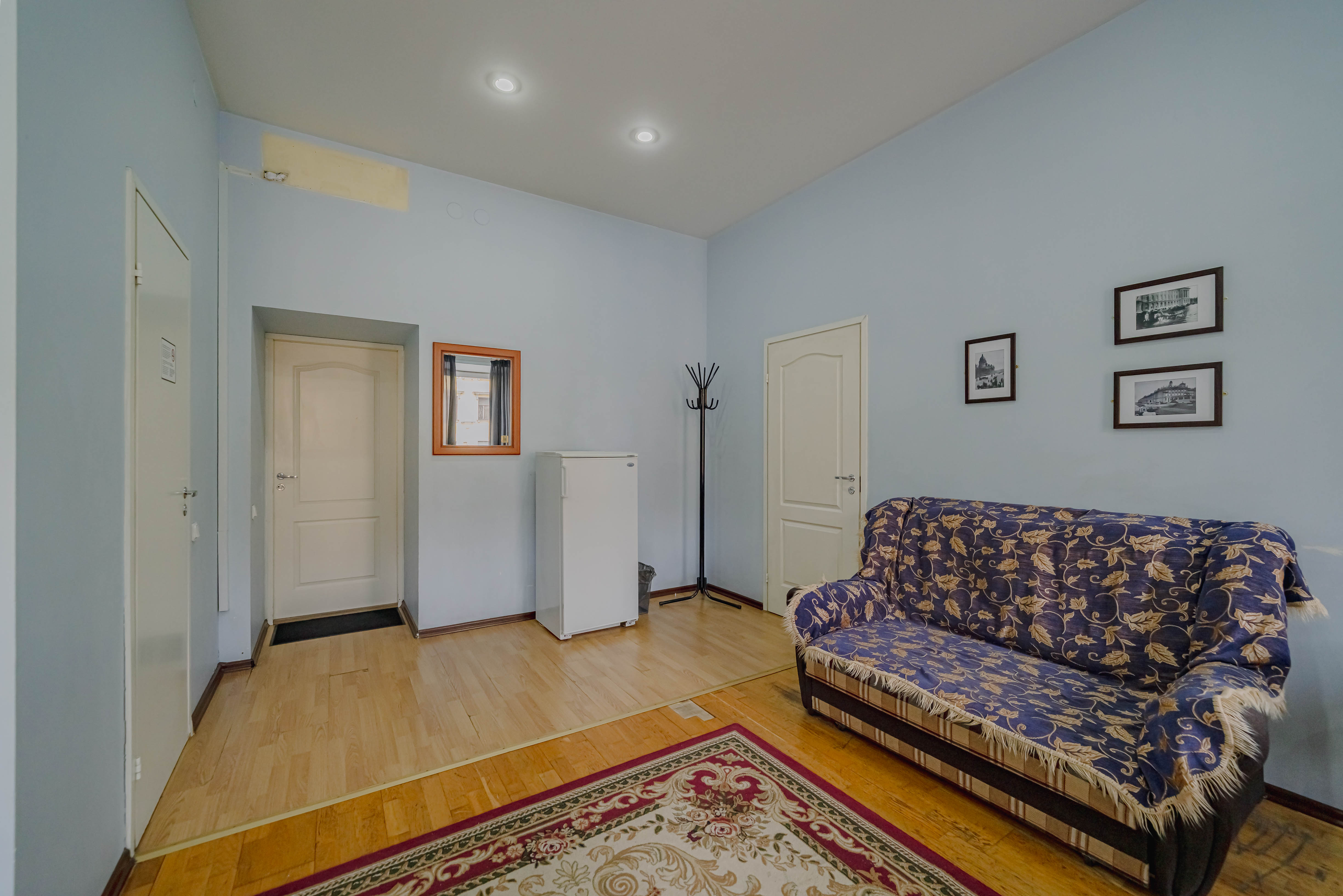 Двухкомнатные апартаменты со своим санузлом и видом на Невский проспект