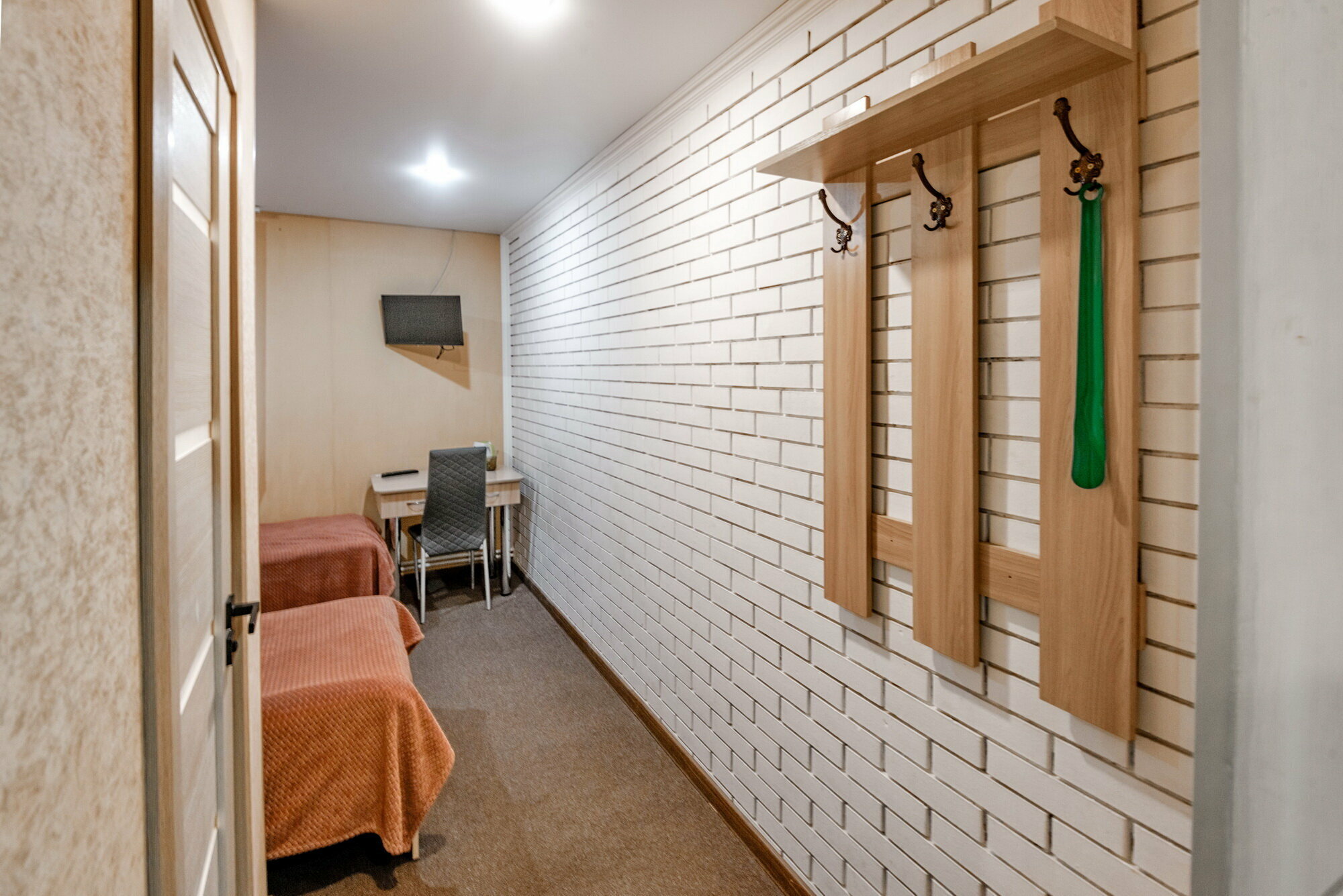 Односпальная кровать в общем номере