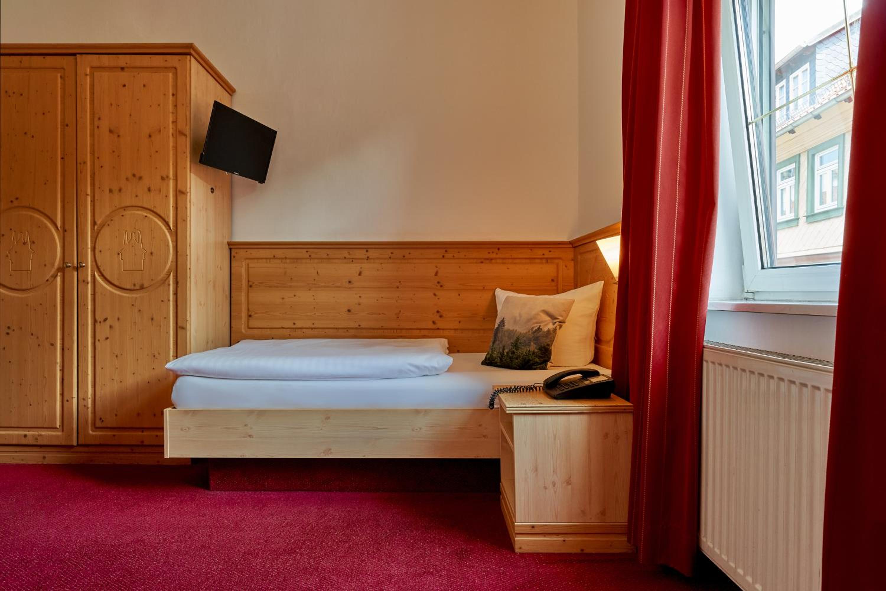 Comfort Single Room with Castle View