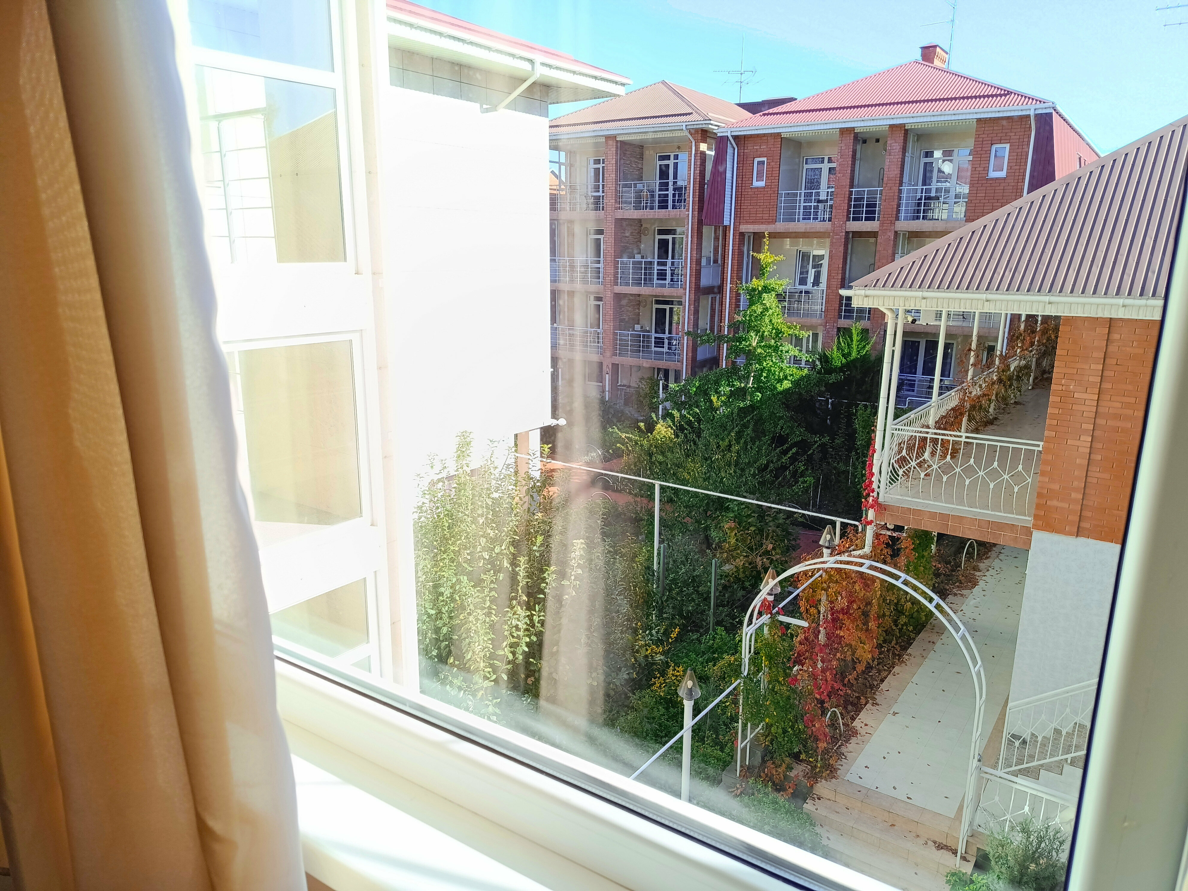 Семейный номер с видом на сад