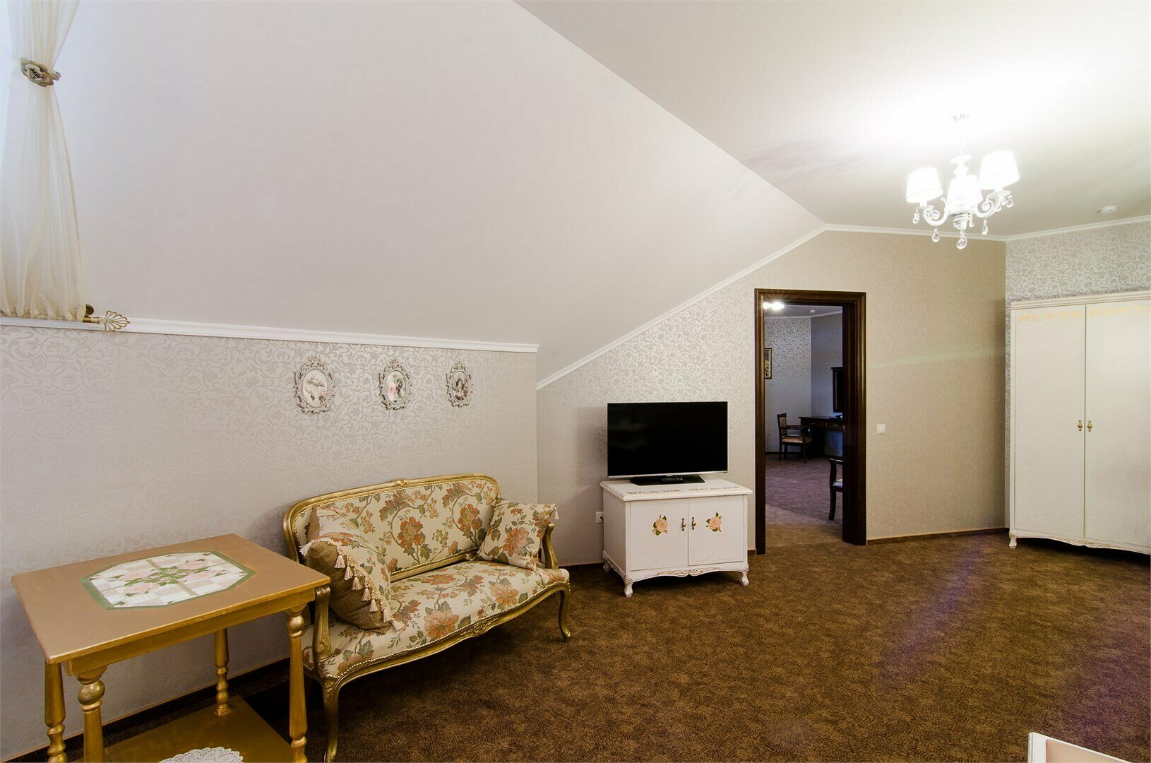 Двухкомнатный номер люкс "Шебби Шик"