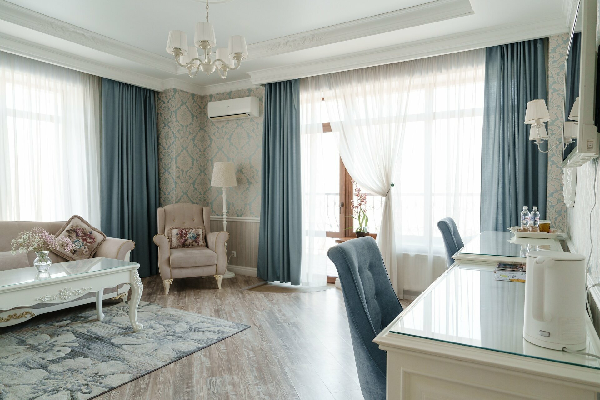 Люкс с балконом