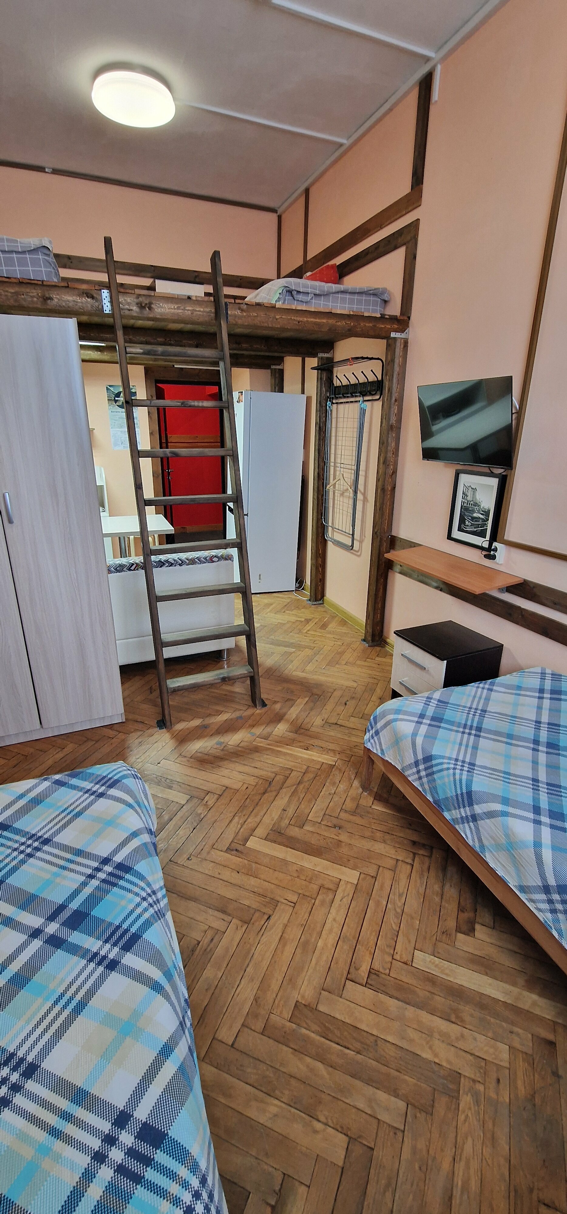 Двухуровневый четырехместный номер