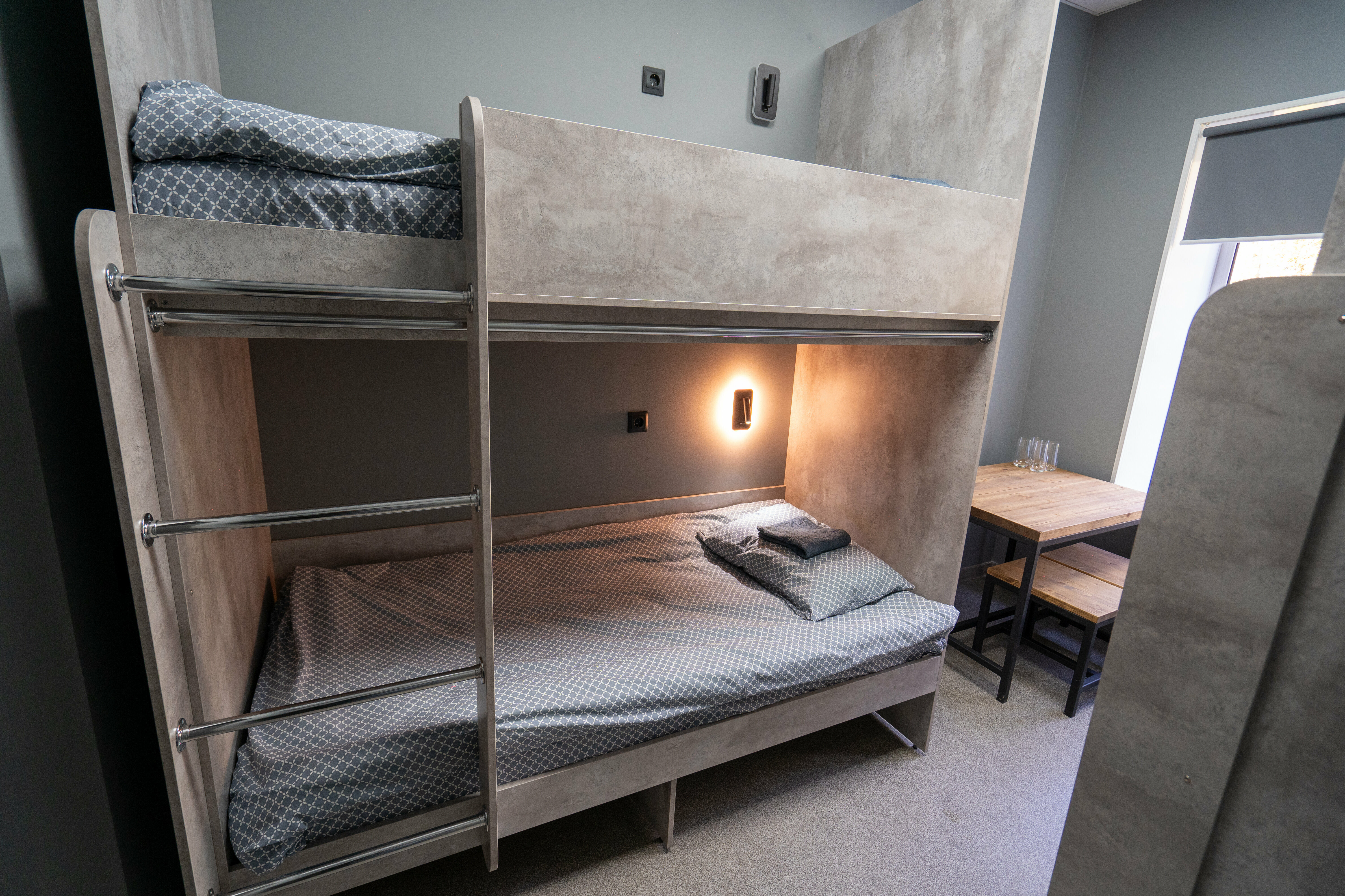 Спальное место на двухъярусной кровати в 4-местном номере для мужчин или женщин