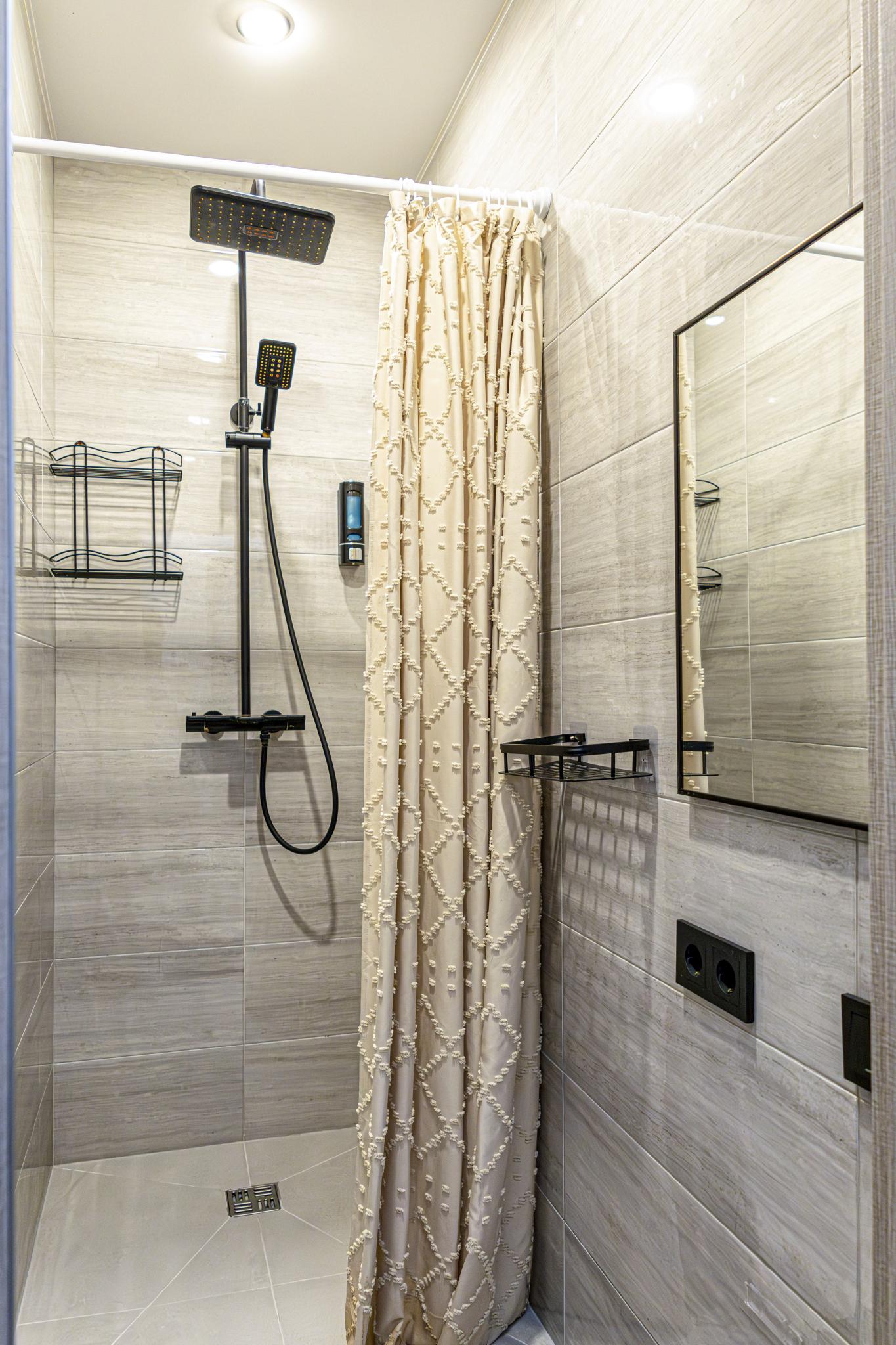 Нижний слип-бокс в 6-местном женском номере