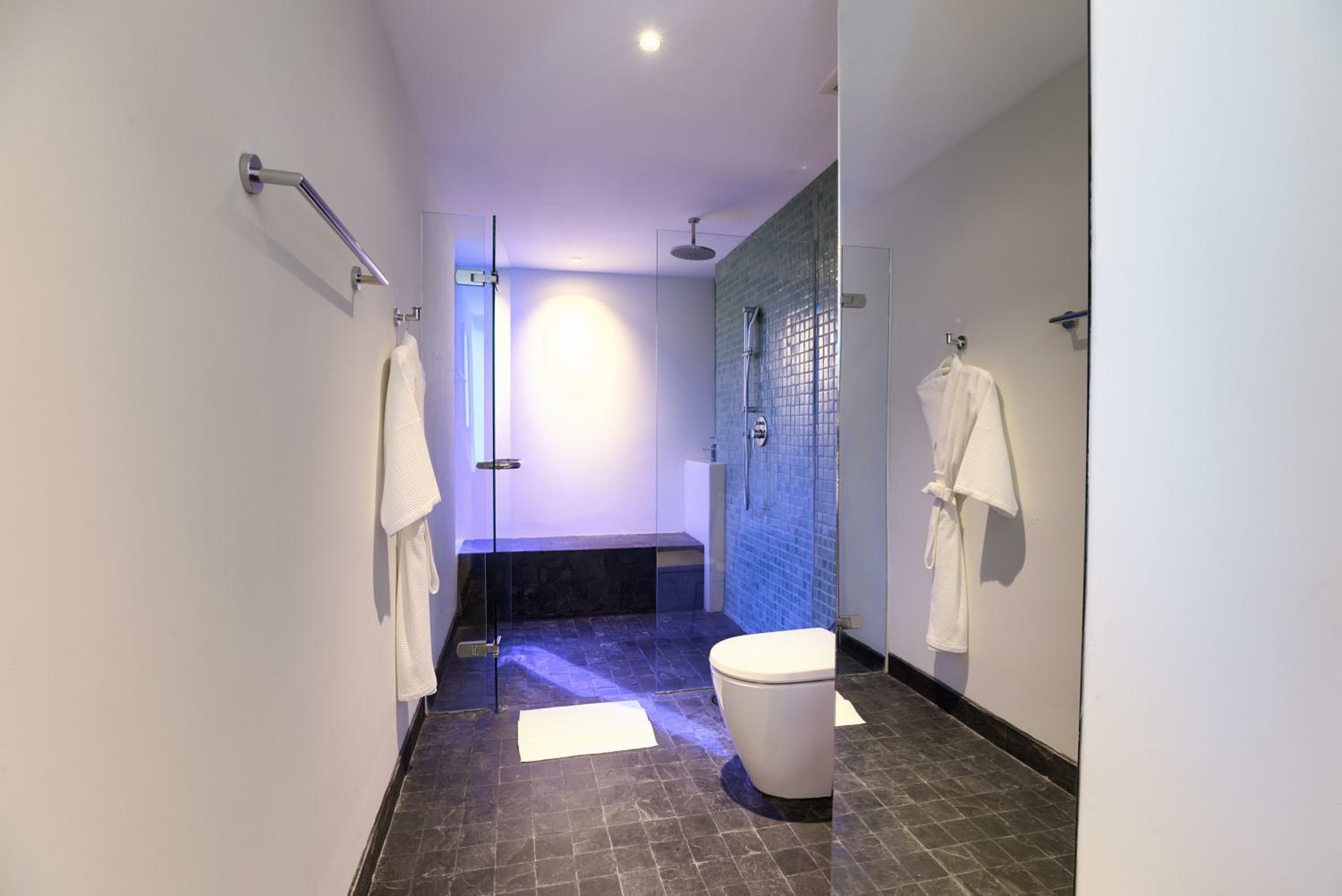 Surin Studio Balcony 1 King