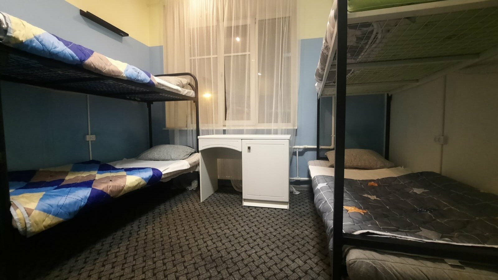 Кровать в общем 6-местном номере для женщин