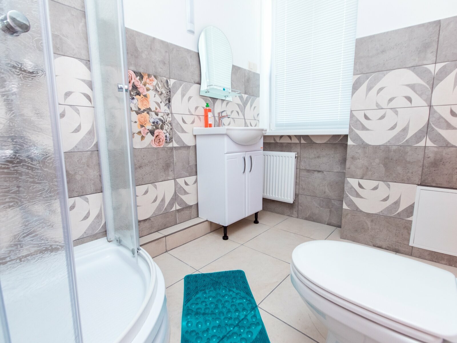 Кровать в общем 6-местном номере для женщин