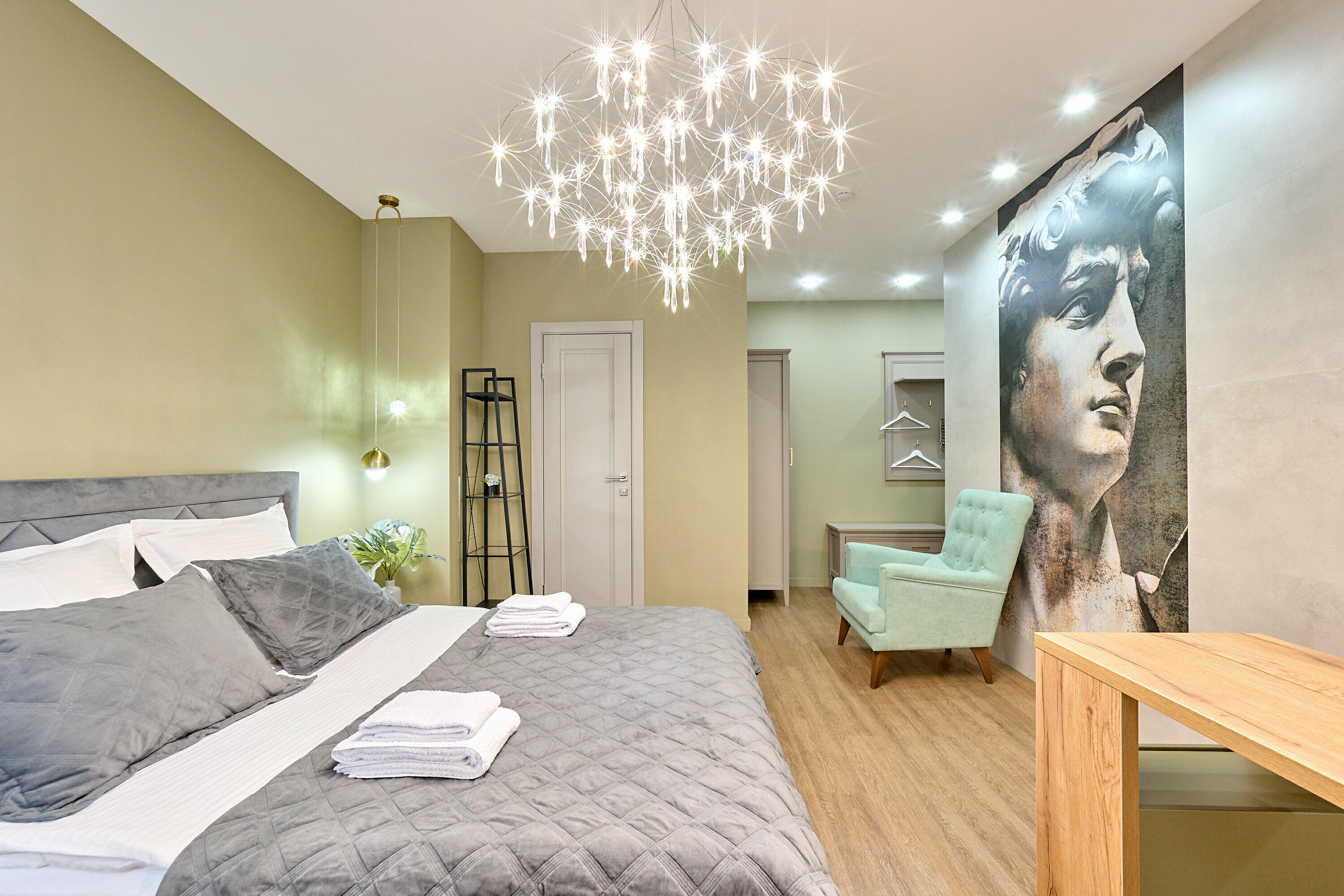 Улучшенный номер с кроватью размера «king-size»