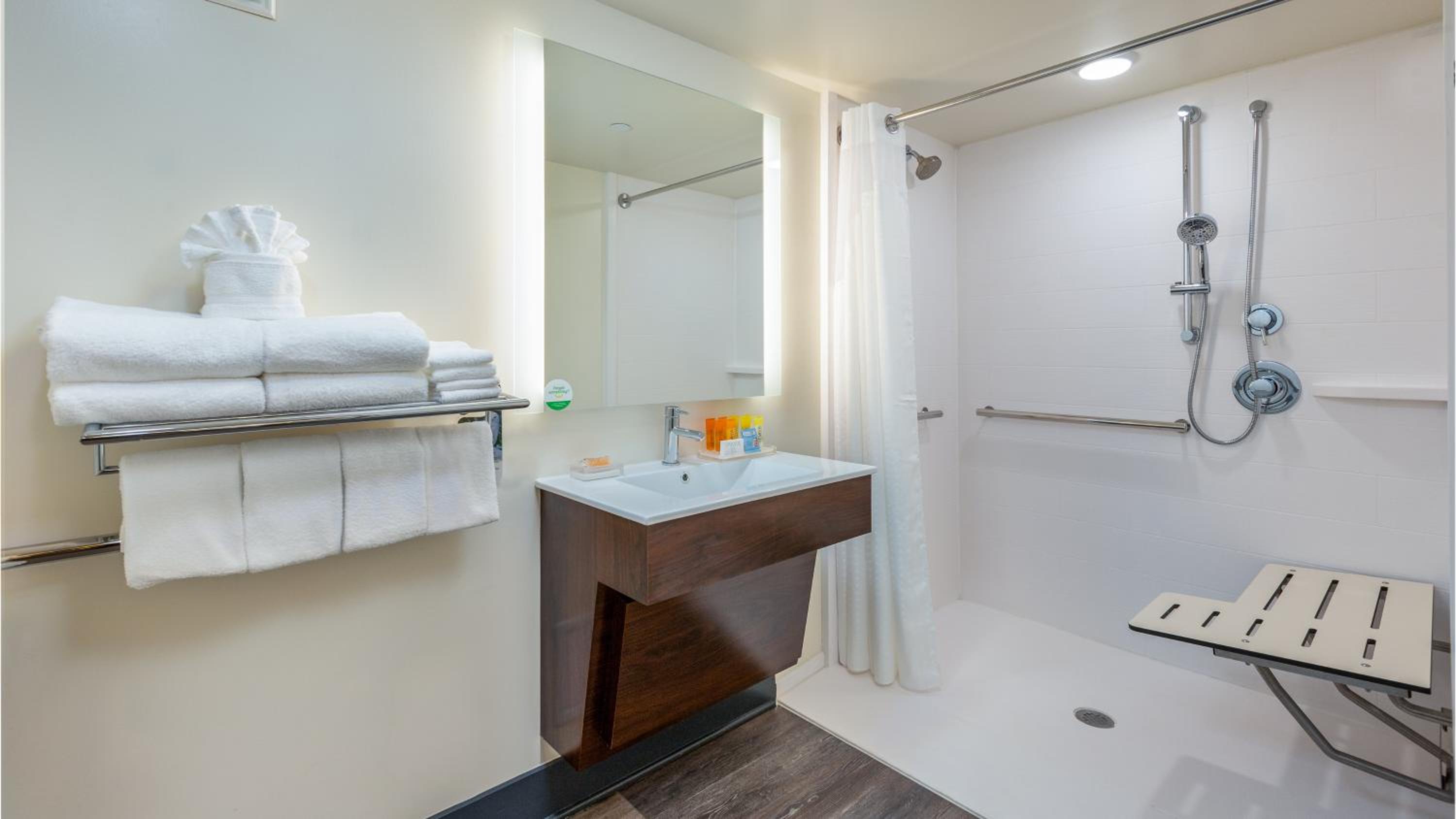 Queen Room with Two Queen Beds Hearing Accessible with Roll-In Shower - Non-Smoking