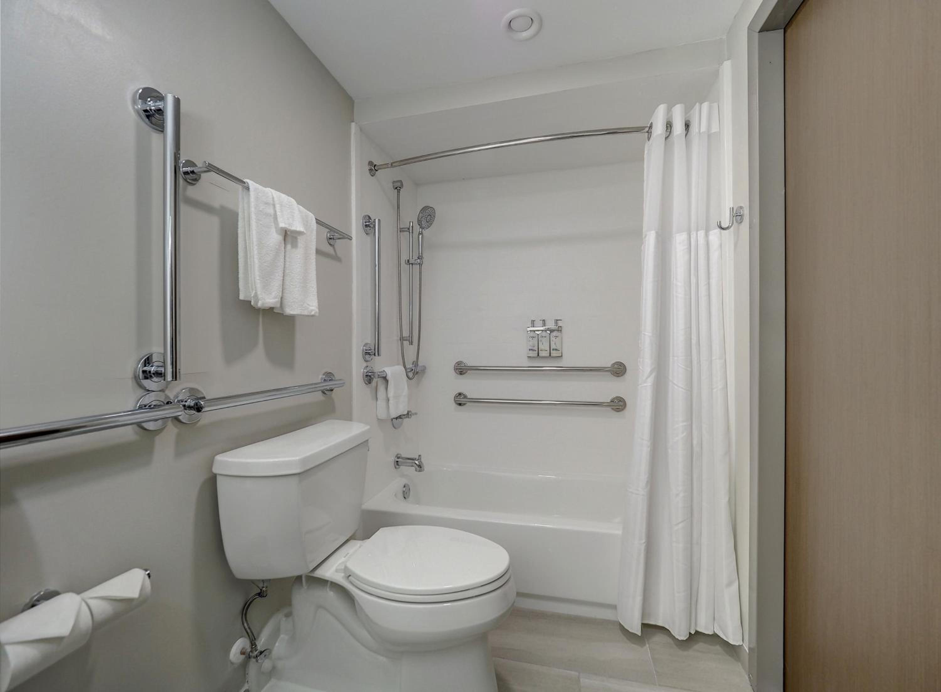 Queen Room with Two Queen Beds - Mobility Access Tub/Non-Smoking