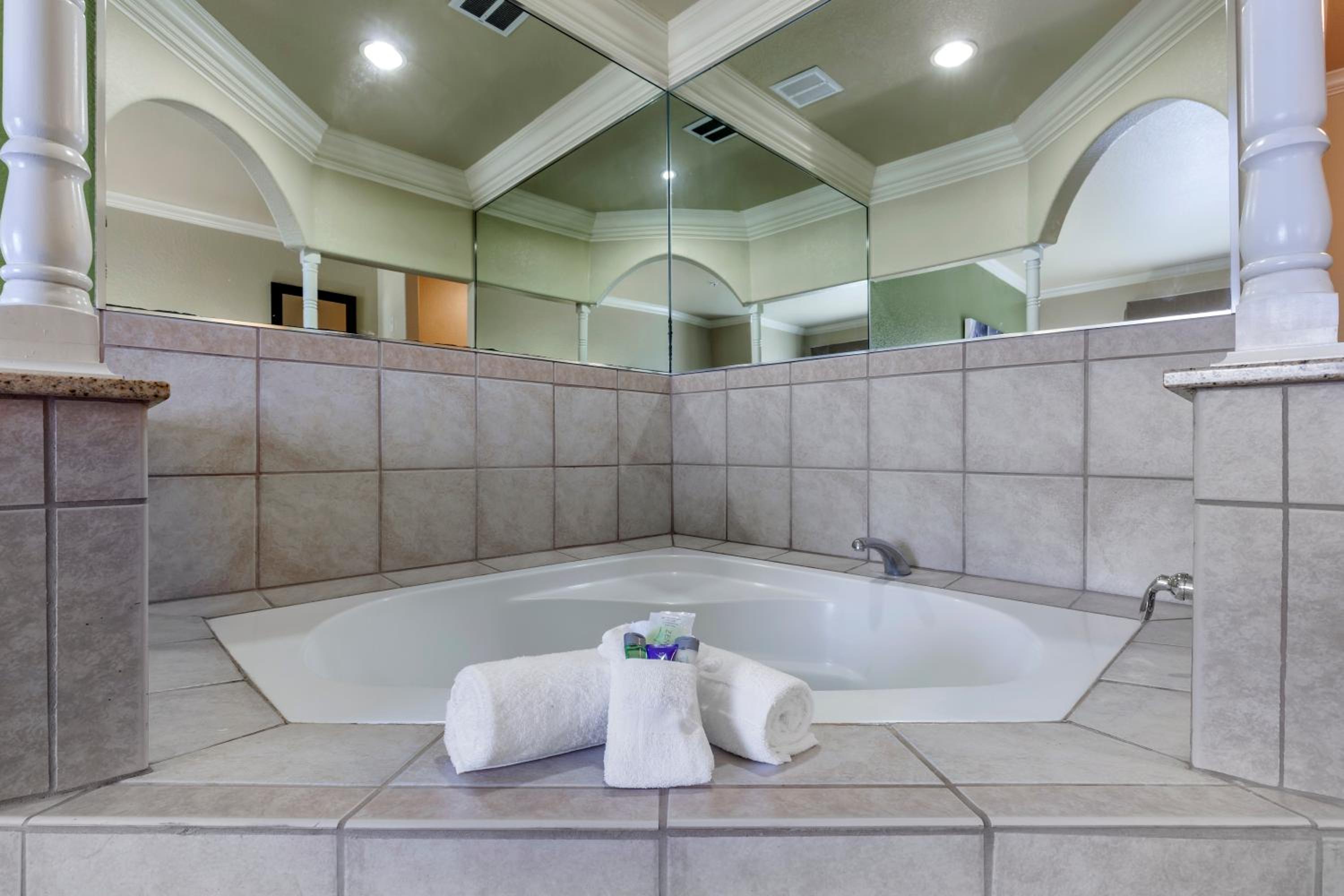 King Suite with Whirlpool- Accessible