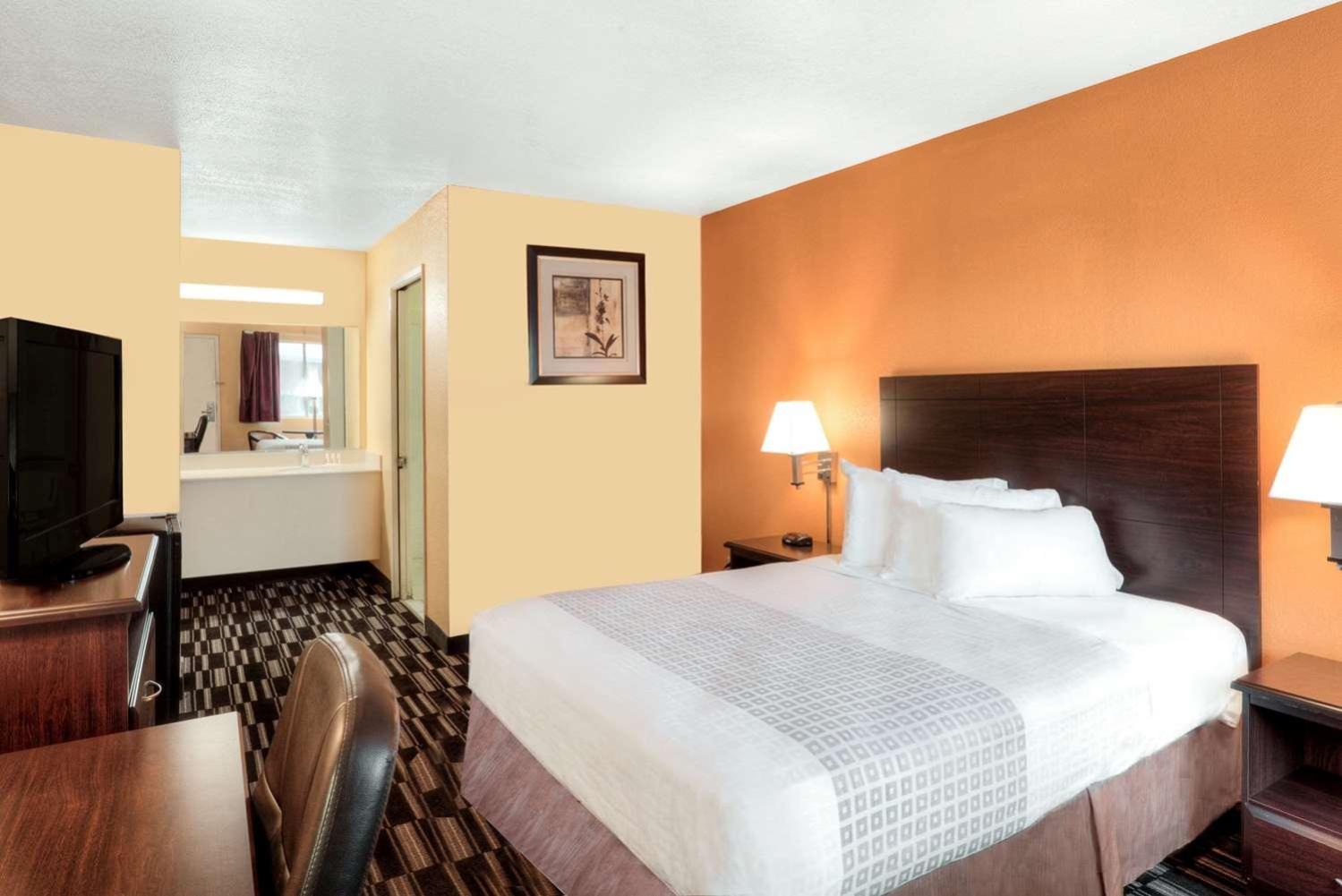 Queen Room - Disability Access/Non-Smoking