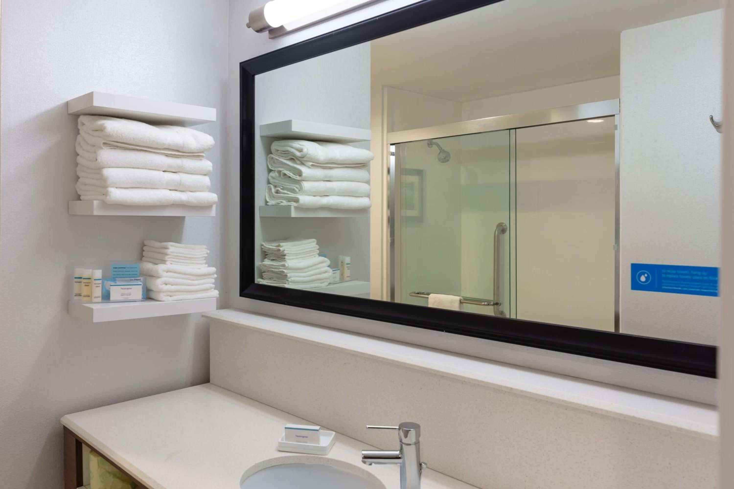 King Room - Hearing Access/Non-Smoking