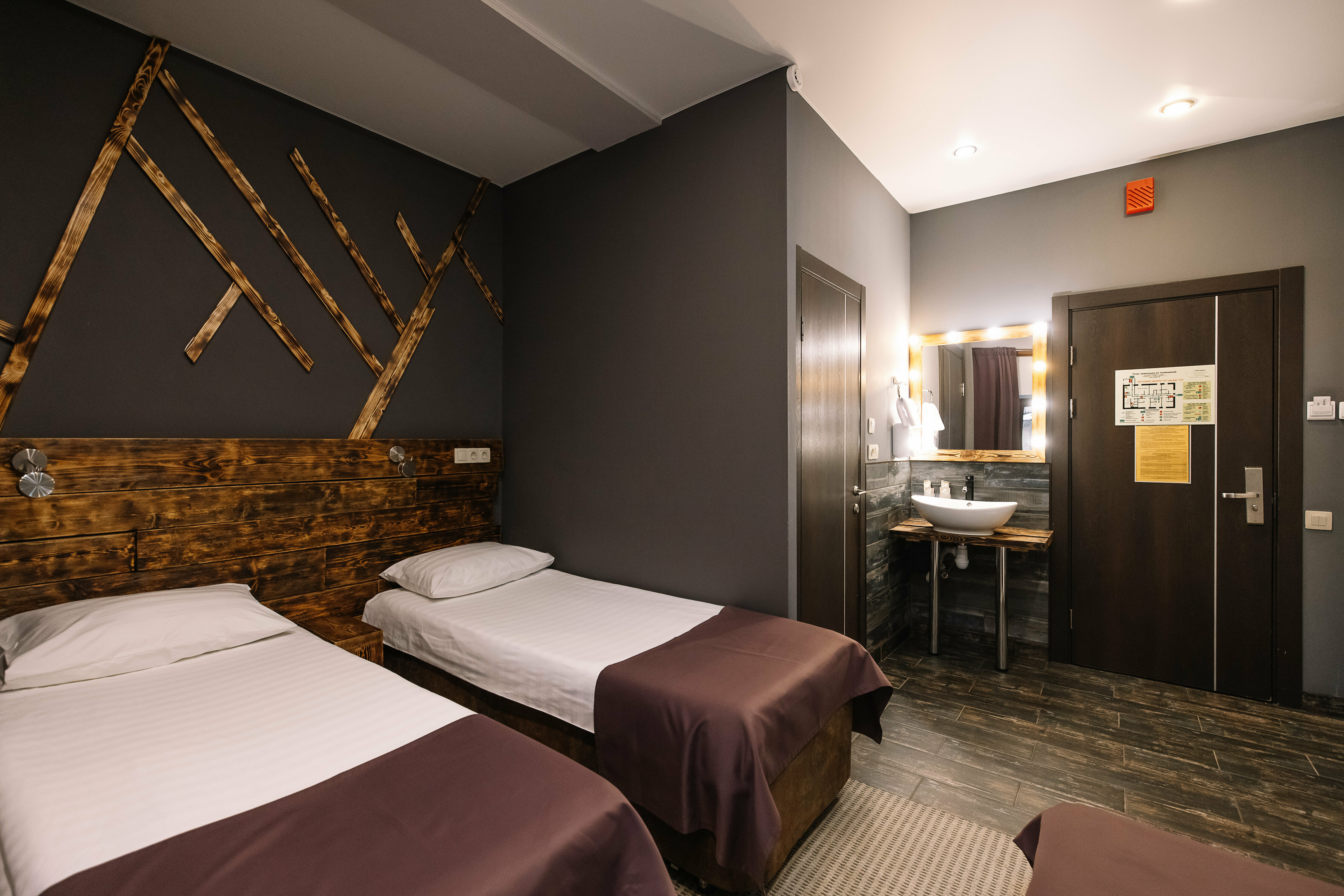 Улучшенный двухместный номер с 2 отдельными кроватями