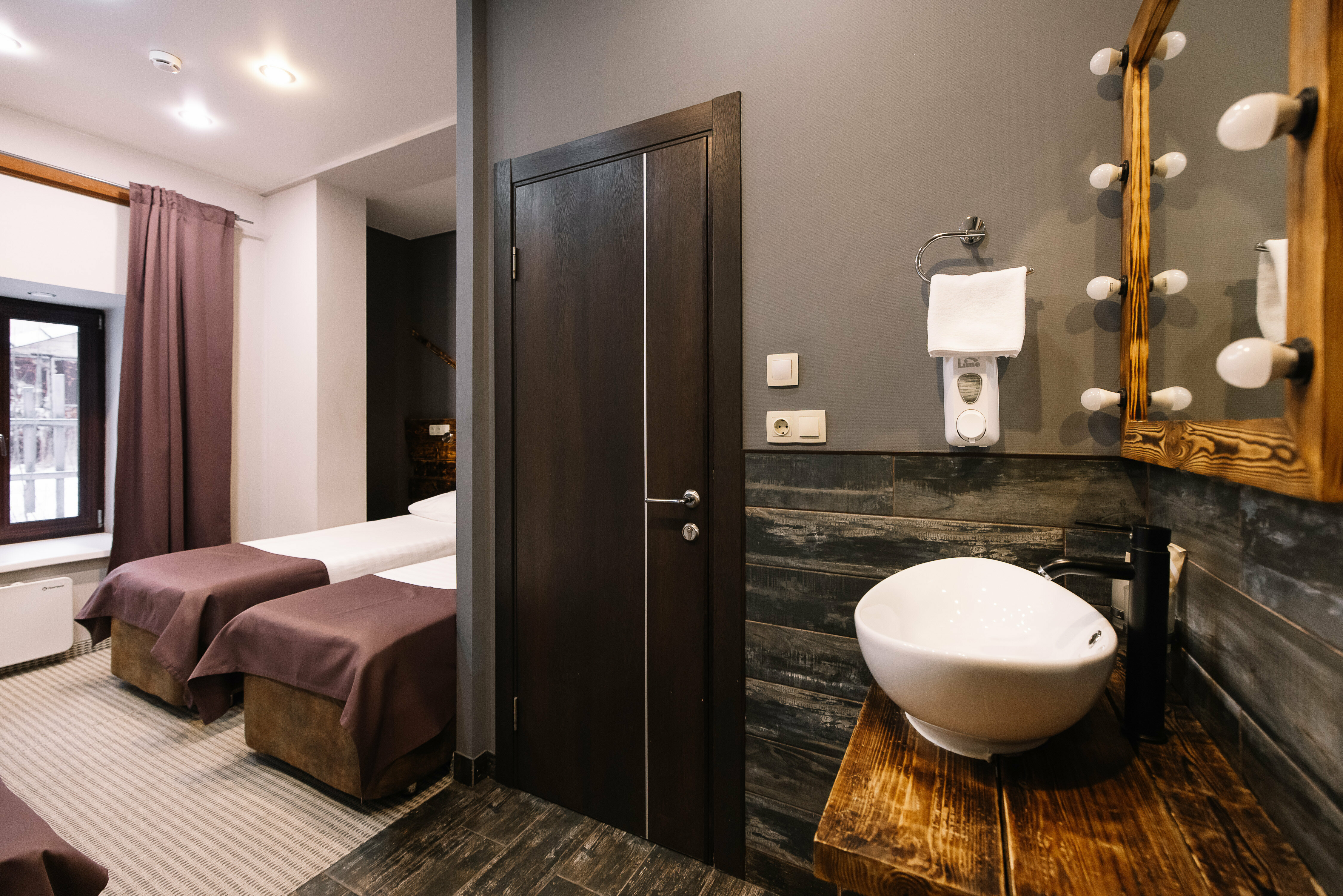 Улучшенный двухместный номер с 2 отдельными кроватями