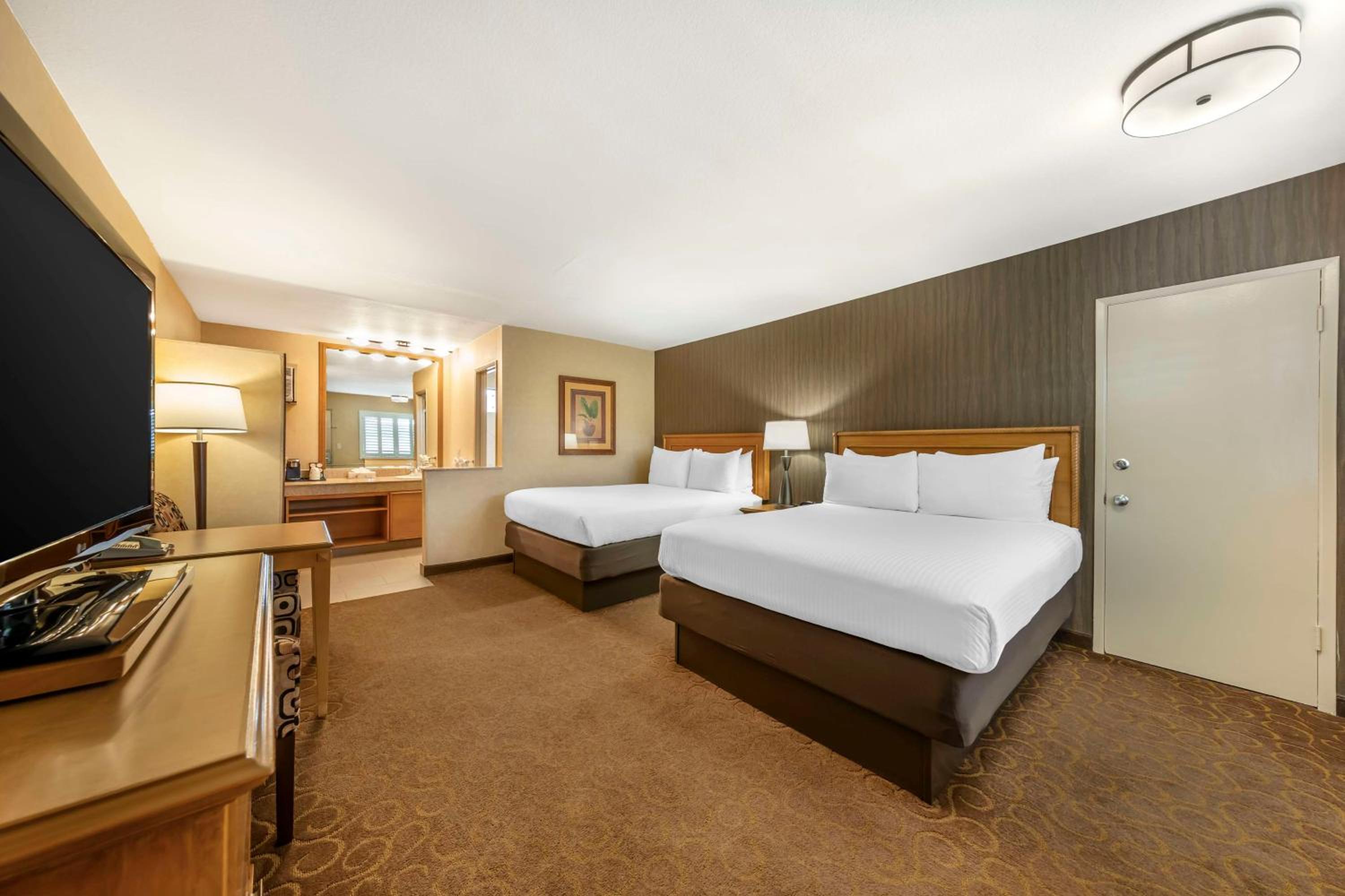 Double Room with Two Double Beds - Non-Smoking